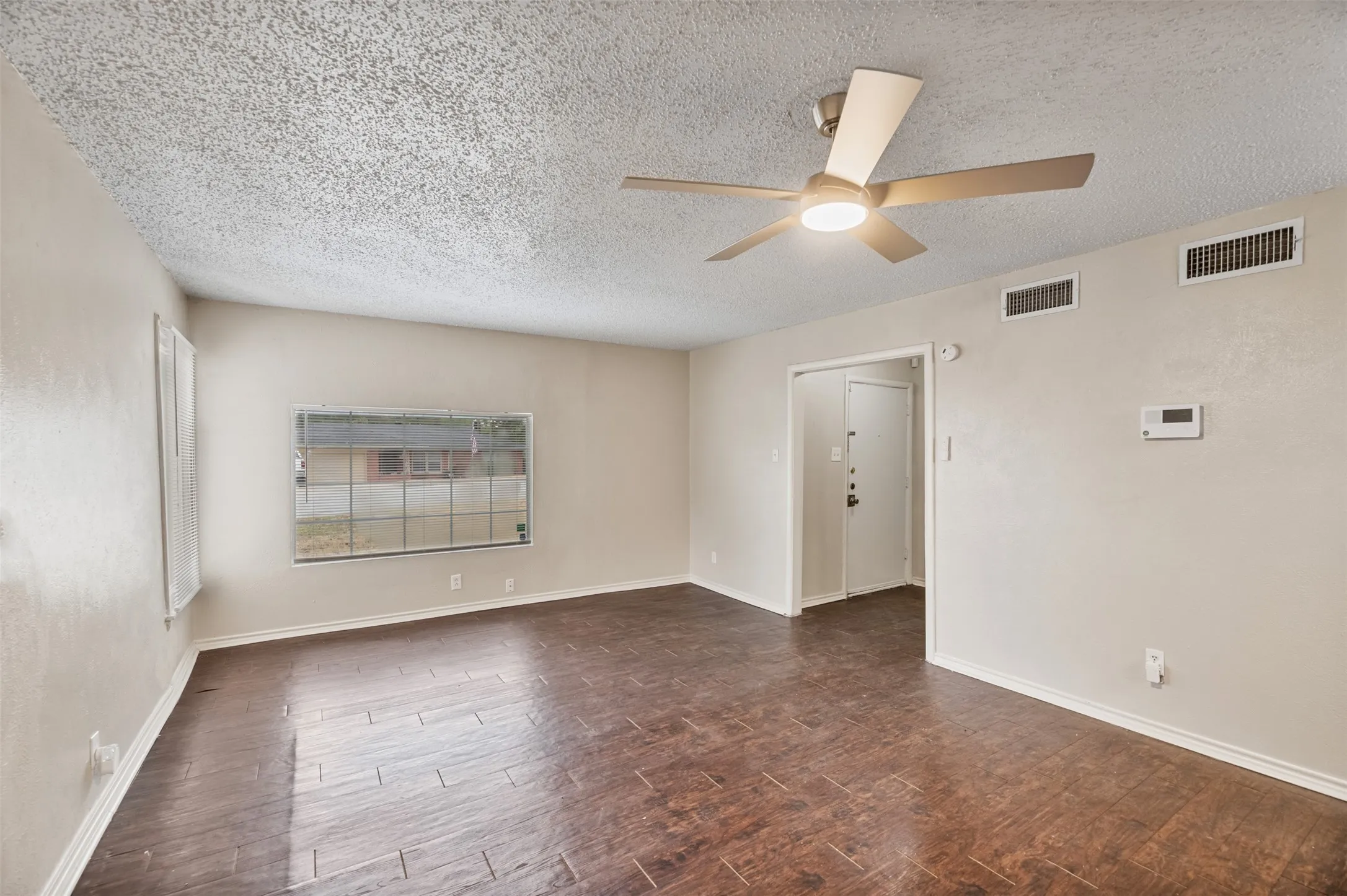 Single Family Residence For Rent in Tarrant County , 1604 Weiler Boulevard, Fort Worth, Texas 76112, 3 Bedroom, 2 Bathroom, 2 Garage spaces, 1,941 Sqft, built in 1955, mls#21291916, Real Estate Agent in Fort Worth, Homes For Rent in Tarrant county, Homes For Rent in Fort Worth, Realtor in Fort Worth Texas, Real Estate Brokerage Independent Realty Texas, Luminita Cordes Realtor