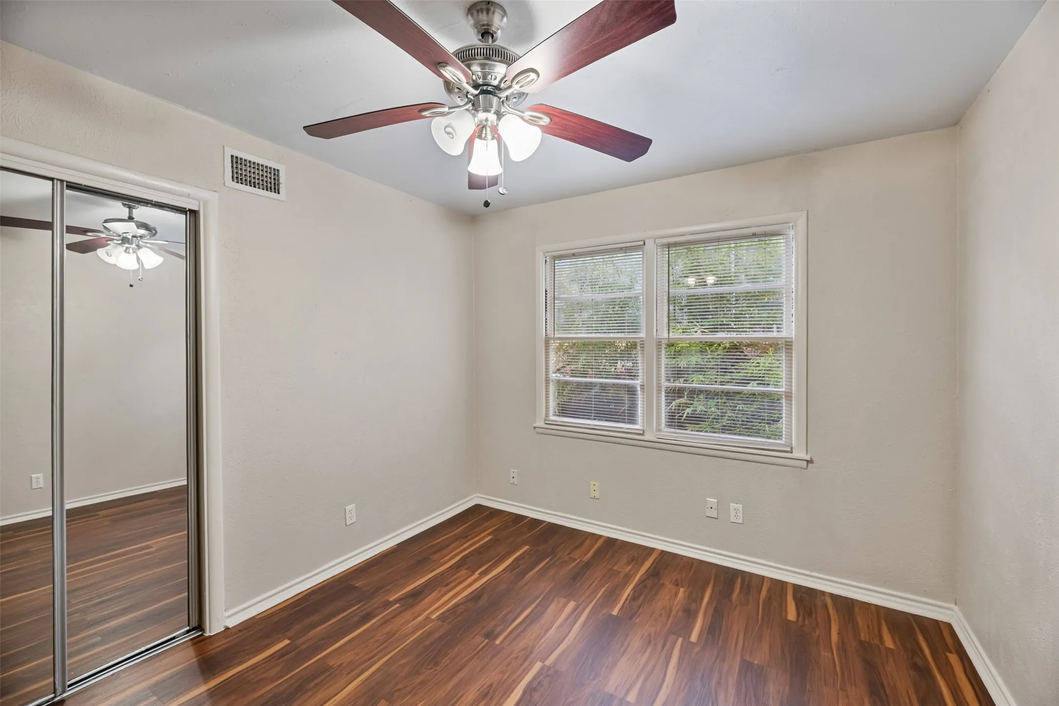 Single Family Residence For Rent in Tarrant County , 1604 Weiler Boulevard, Fort Worth, Texas 76112, 3 Bedroom, 2 Bathroom, 2 Garage spaces, 1,941 Sqft, built in 1955, mls#21291916, Real Estate Agent in Fort Worth, Homes For Rent in Tarrant county, Homes For Rent in Fort Worth, Realtor in Fort Worth Texas, Real Estate Brokerage Independent Realty Texas, Luminita Cordes Realtor