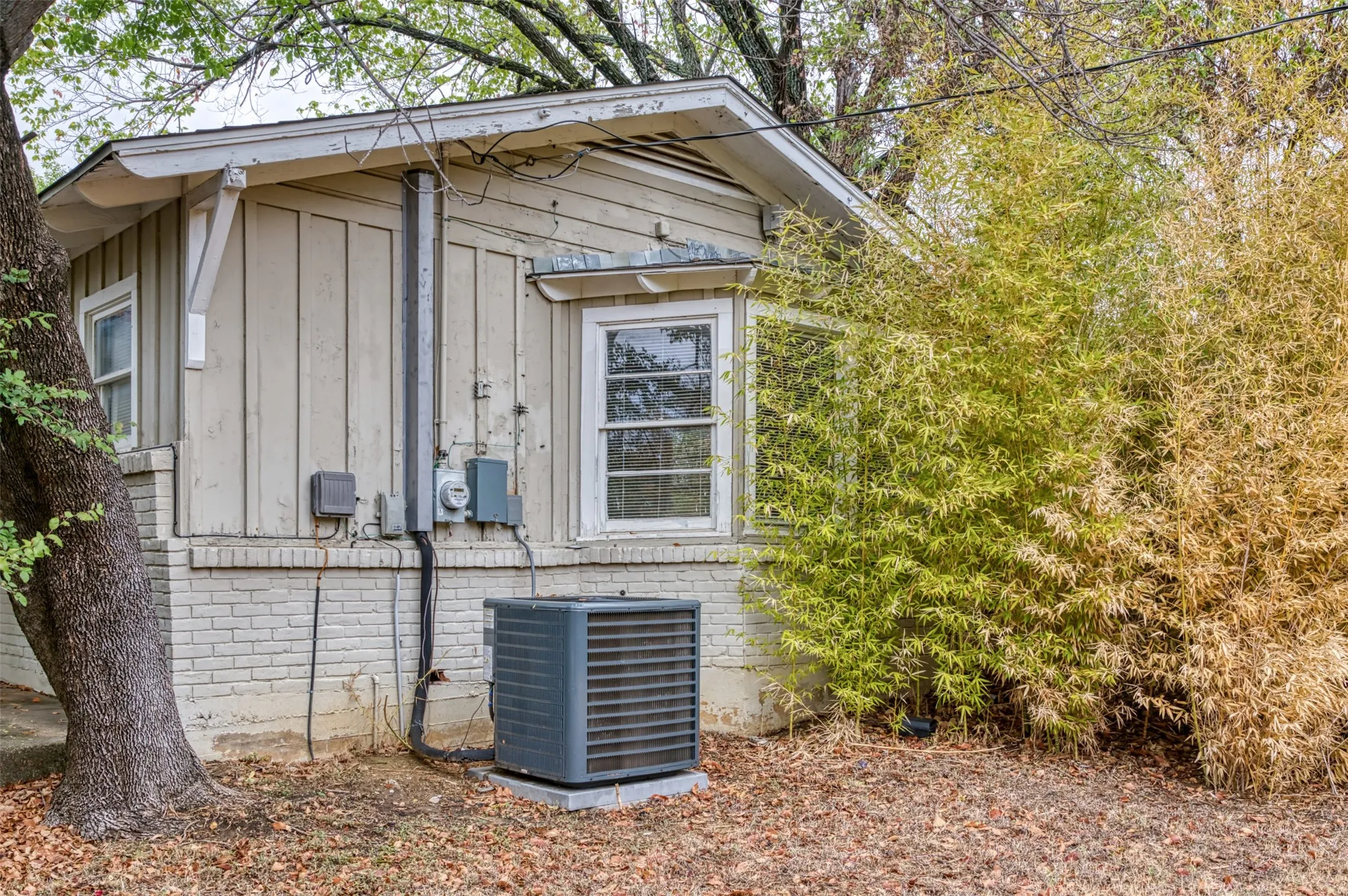 Single Family Residence For Rent in Tarrant County , 1604 Weiler Boulevard, Fort Worth, Texas 76112, 3 Bedroom, 2 Bathroom, 2 Garage spaces, 1,941 Sqft, built in 1955, mls#21291916, Real Estate Agent in Fort Worth, Homes For Rent in Tarrant county, Homes For Rent in Fort Worth, Realtor in Fort Worth Texas, Real Estate Brokerage Independent Realty Texas, Luminita Cordes Realtor