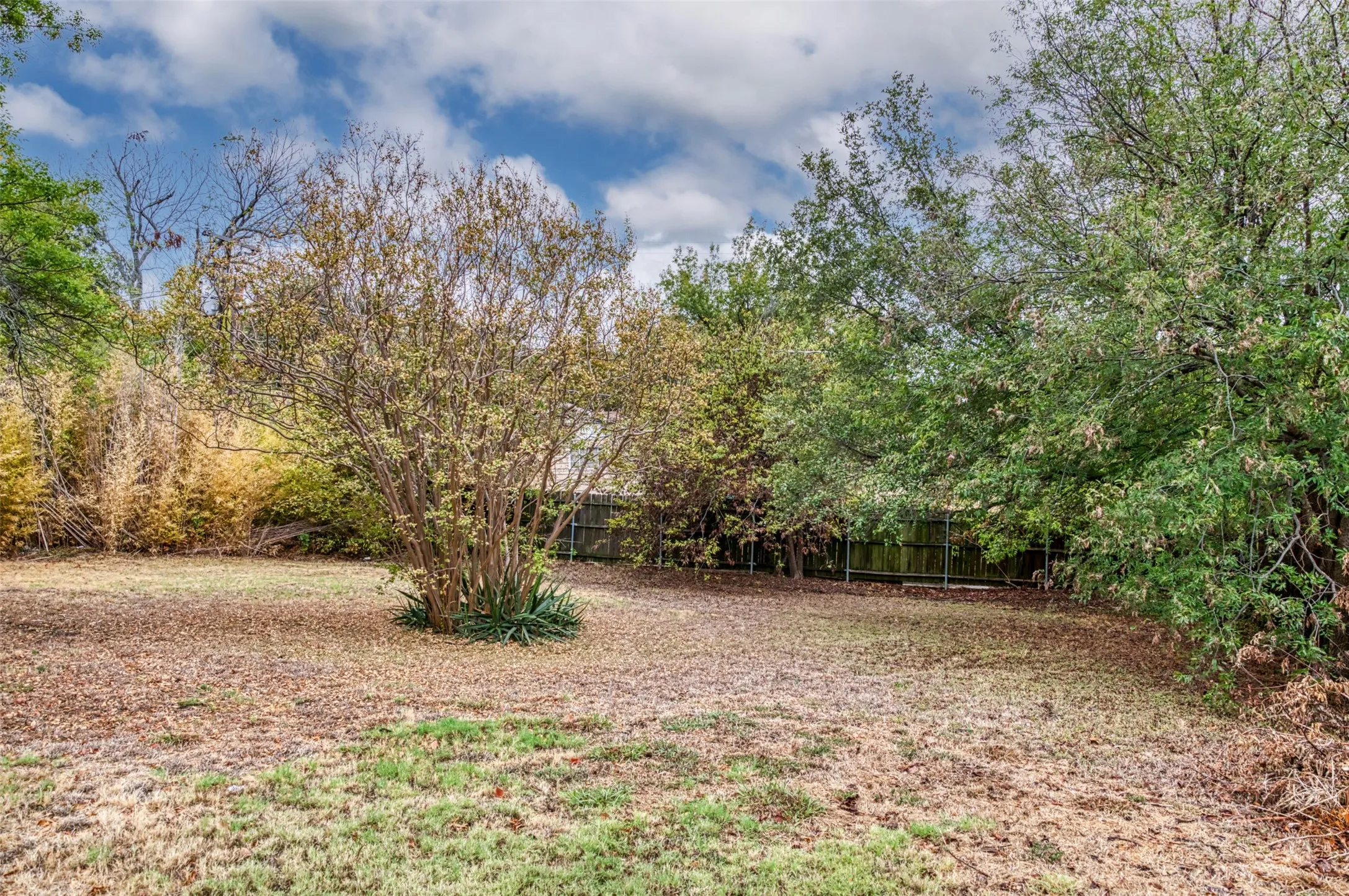 Single Family Residence For Rent in Tarrant County , 1604 Weiler Boulevard, Fort Worth, Texas 76112, 3 Bedroom, 2 Bathroom, 2 Garage spaces, 1,941 Sqft, built in 1955, mls#21291916, Real Estate Agent in Fort Worth, Homes For Rent in Tarrant county, Homes For Rent in Fort Worth, Realtor in Fort Worth Texas, Real Estate Brokerage Independent Realty Texas, Luminita Cordes Realtor