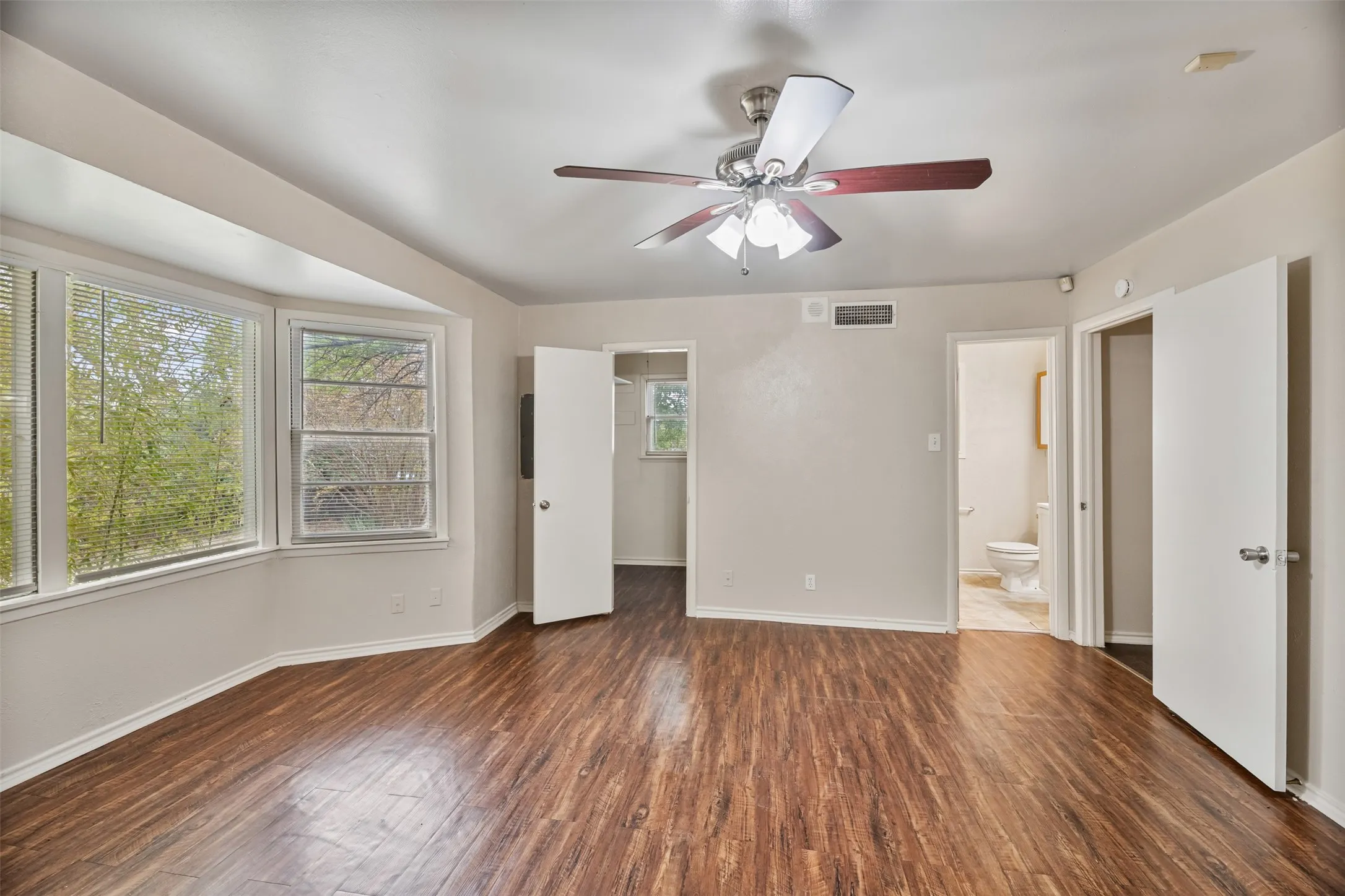 Single Family Residence For Rent in Tarrant County , 1604 Weiler Boulevard, Fort Worth, Texas 76112, 3 Bedroom, 2 Bathroom, 2 Garage spaces, 1,941 Sqft, built in 1955, mls#21291916, Real Estate Agent in Fort Worth, Homes For Rent in Tarrant county, Homes For Rent in Fort Worth, Realtor in Fort Worth Texas, Real Estate Brokerage Independent Realty Texas, Luminita Cordes Realtor