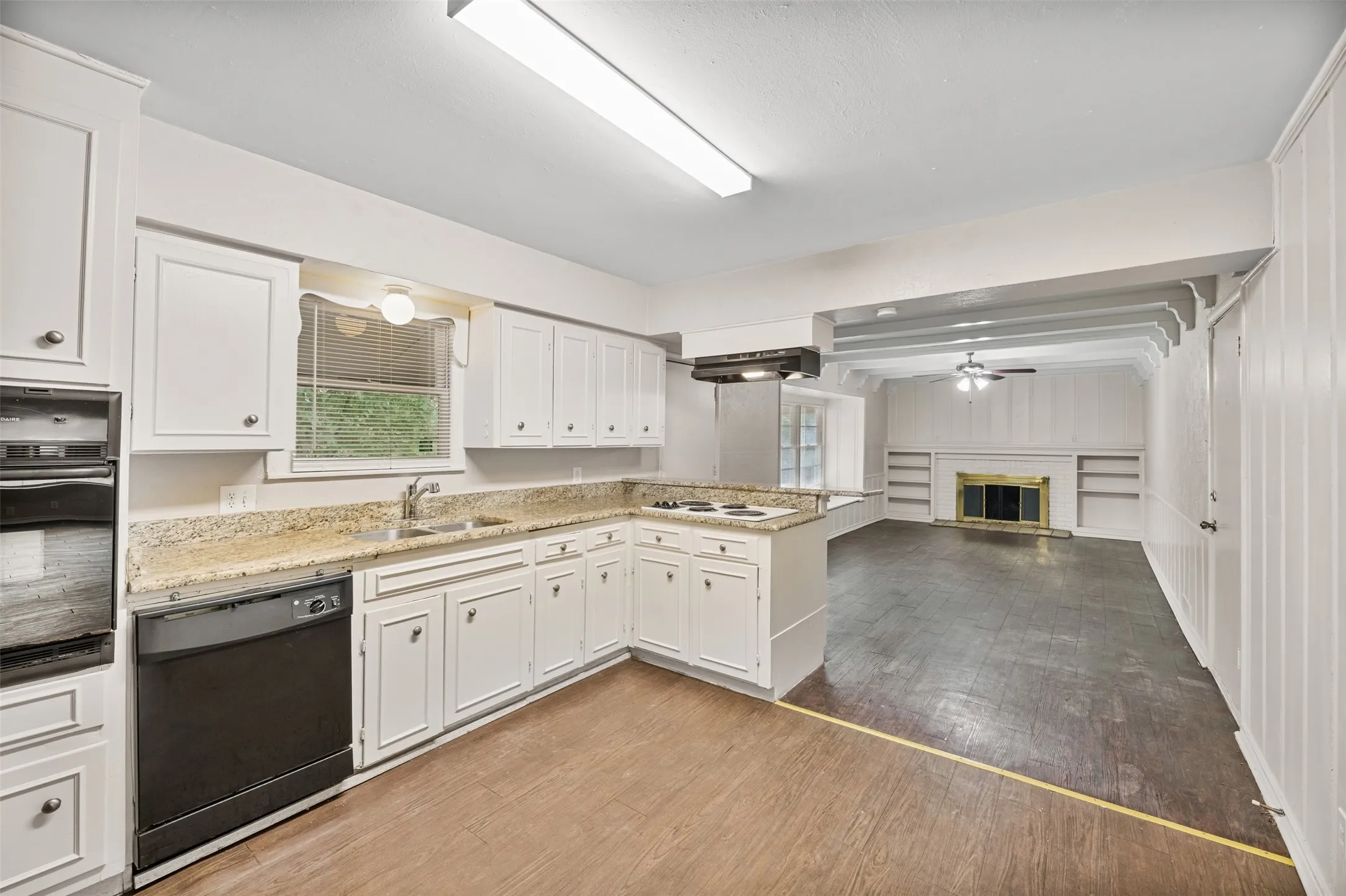 Single Family Residence For Rent in Tarrant County , 1604 Weiler Boulevard, Fort Worth, Texas 76112, 3 Bedroom, 2 Bathroom, 2 Garage spaces, 1,941 Sqft, built in 1955, mls#21291916, Real Estate Agent in Fort Worth, Homes For Rent in Tarrant county, Homes For Rent in Fort Worth, Realtor in Fort Worth Texas, Real Estate Brokerage Independent Realty Texas, Luminita Cordes Realtor