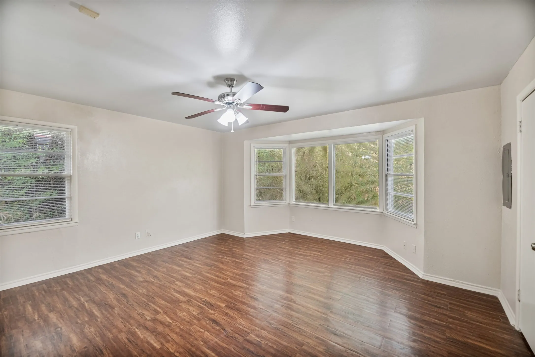Single Family Residence For Rent in Tarrant County , 1604 Weiler Boulevard, Fort Worth, Texas 76112, 3 Bedroom, 2 Bathroom, 2 Garage spaces, 1,941 Sqft, built in 1955, mls#21291916, Real Estate Agent in Fort Worth, Homes For Rent in Tarrant county, Homes For Rent in Fort Worth, Realtor in Fort Worth Texas, Real Estate Brokerage Independent Realty Texas, Luminita Cordes Realtor