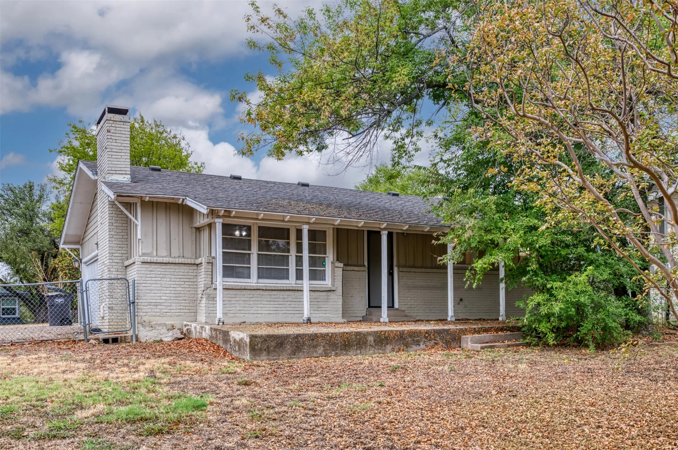 Single Family Residence For Rent in Tarrant County , 1604 Weiler Boulevard, Fort Worth, Texas 76112, 3 Bedroom, 2 Bathroom, 2 Garage spaces, 1,941 Sqft, built in 1955, mls#21291916, Real Estate Agent in Fort Worth, Homes For Rent in Tarrant county, Homes For Rent in Fort Worth, Realtor in Fort Worth Texas, Real Estate Brokerage Independent Realty Texas, Luminita Cordes Realtor