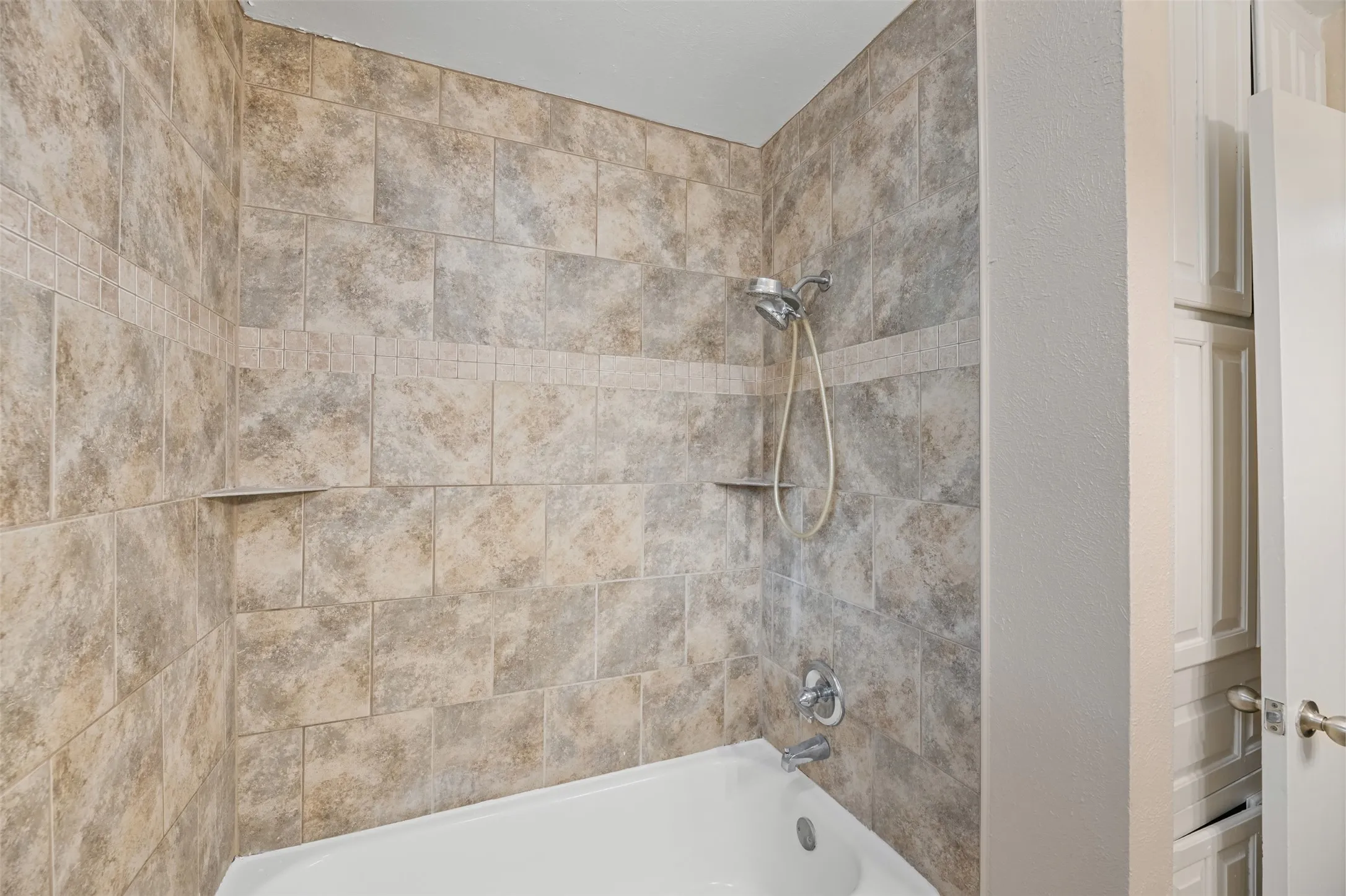 Single Family Residence For Rent in Tarrant County , 1604 Weiler Boulevard, Fort Worth, Texas 76112, 3 Bedroom, 2 Bathroom, 2 Garage spaces, 1,941 Sqft, built in 1955, mls#21291916, Real Estate Agent in Fort Worth, Homes For Rent in Tarrant county, Homes For Rent in Fort Worth, Realtor in Fort Worth Texas, Real Estate Brokerage Independent Realty Texas, Luminita Cordes Realtor