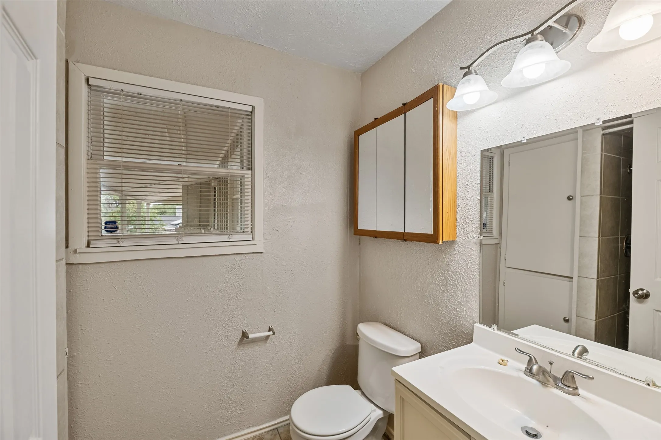 Single Family Residence For Rent in Tarrant County , 1604 Weiler Boulevard, Fort Worth, Texas 76112, 3 Bedroom, 2 Bathroom, 2 Garage spaces, 1,941 Sqft, built in 1955, mls#21291916, Real Estate Agent in Fort Worth, Homes For Rent in Tarrant county, Homes For Rent in Fort Worth, Realtor in Fort Worth Texas, Real Estate Brokerage Independent Realty Texas, Luminita Cordes Realtor