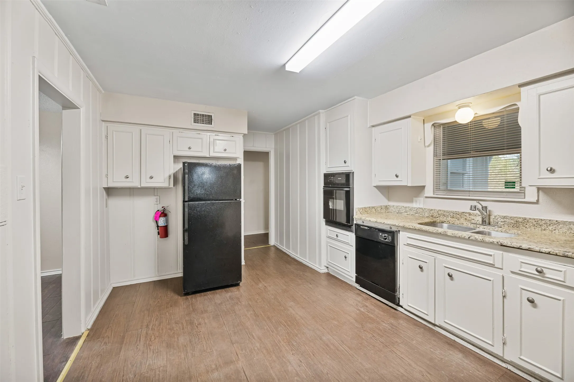 Single Family Residence For Rent in Tarrant County , 1604 Weiler Boulevard, Fort Worth, Texas 76112, 3 Bedroom, 2 Bathroom, 2 Garage spaces, 1,941 Sqft, built in 1955, mls#21291916, Real Estate Agent in Fort Worth, Homes For Rent in Tarrant county, Homes For Rent in Fort Worth, Realtor in Fort Worth Texas, Real Estate Brokerage Independent Realty Texas, Luminita Cordes Realtor
