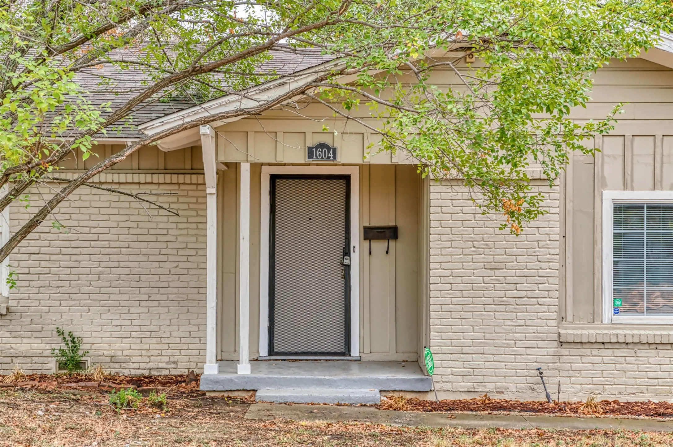 Single Family Residence For Rent in Tarrant County , 1604 Weiler Boulevard, Fort Worth, Texas 76112, 3 Bedroom, 2 Bathroom, 2 Garage spaces, 1,941 Sqft, built in 1955, mls#21291916, Real Estate Agent in Fort Worth, Homes For Rent in Tarrant county, Homes For Rent in Fort Worth, Realtor in Fort Worth Texas, Real Estate Brokerage Independent Realty Texas, Luminita Cordes Realtor
