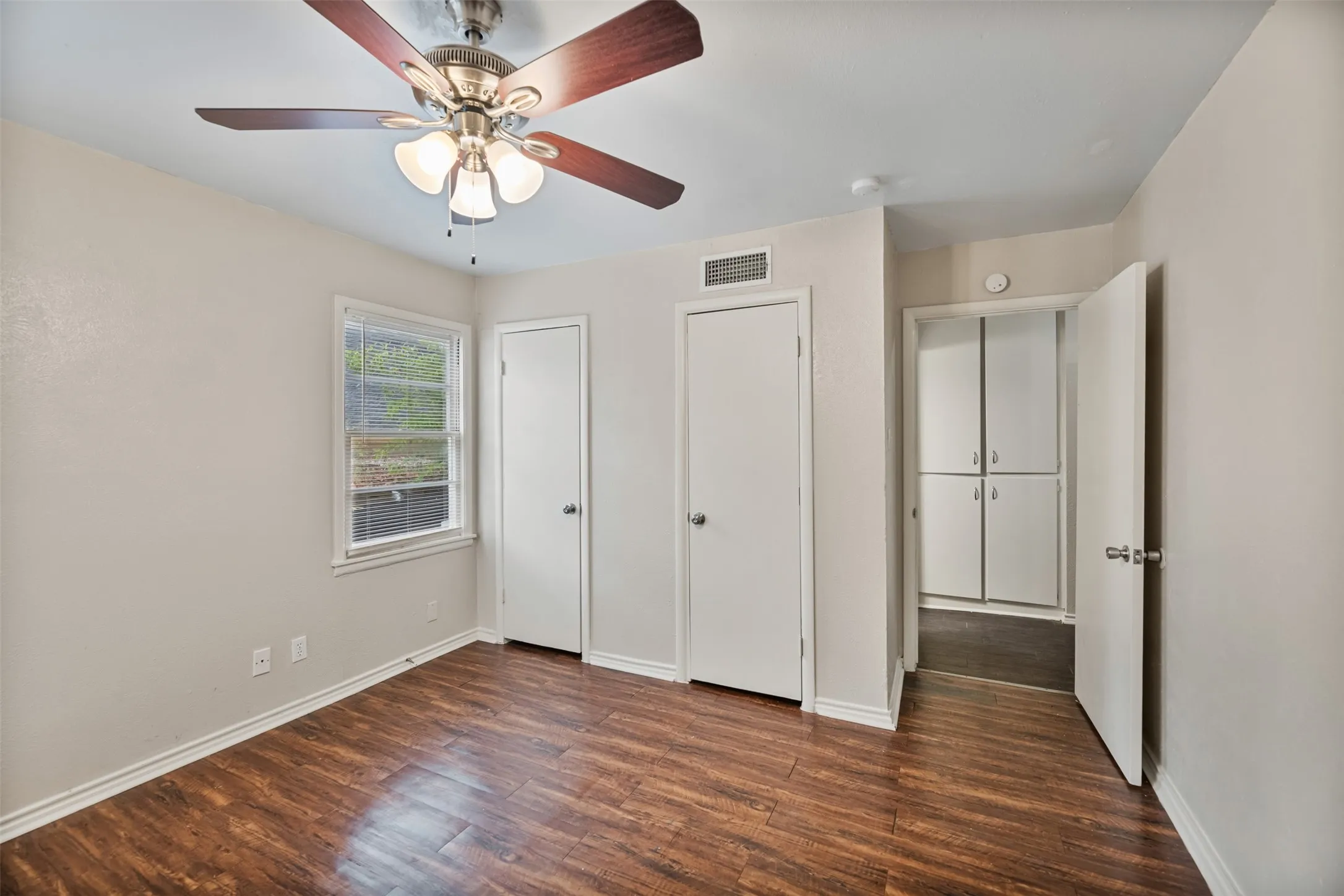 Single Family Residence For Rent in Tarrant County , 1604 Weiler Boulevard, Fort Worth, Texas 76112, 3 Bedroom, 2 Bathroom, 2 Garage spaces, 1,941 Sqft, built in 1955, mls#21291916, Real Estate Agent in Fort Worth, Homes For Rent in Tarrant county, Homes For Rent in Fort Worth, Realtor in Fort Worth Texas, Real Estate Brokerage Independent Realty Texas, Luminita Cordes Realtor