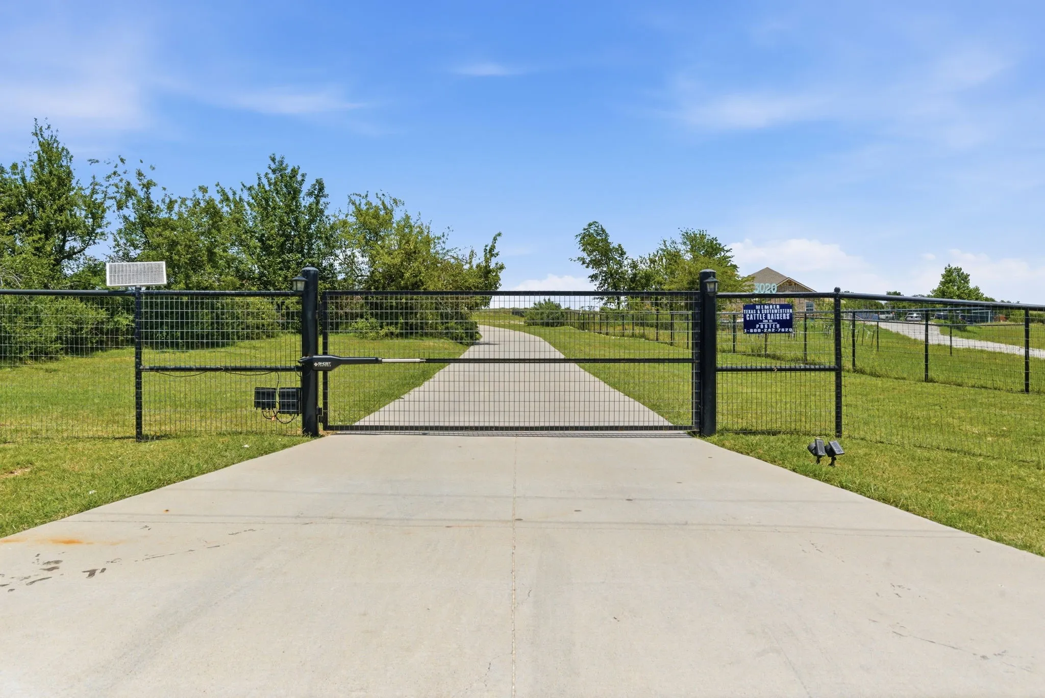 Single Family Residence For Sale in Parker County , 3020 Jolene Court, Springtown, Texas 76082, 4 Bedroom, 3 Bathroom, 2 Garage spaces, 2,777 Sqft, built in 2021, mls#21291417, Real Estate Agent in Springtown, Homes For Sale in Parker county, Homes For Sale in Springtown, Realtor in Springtown Texas, Real Estate Brokerage Independent Realty Texas, Luminita Cordes Realtor