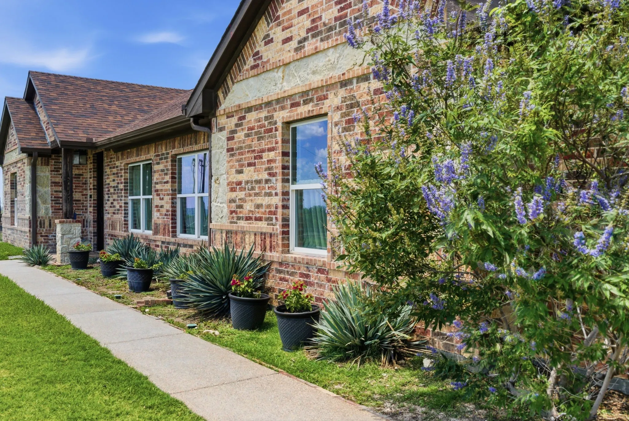 Single Family Residence For Sale in Parker County , 3020 Jolene Court, Springtown, Texas 76082, 4 Bedroom, 3 Bathroom, 2 Garage spaces, 2,777 Sqft, built in 2021, mls#21291417, Real Estate Agent in Springtown, Homes For Sale in Parker county, Homes For Sale in Springtown, Realtor in Springtown Texas, Real Estate Brokerage Independent Realty Texas, Luminita Cordes Realtor