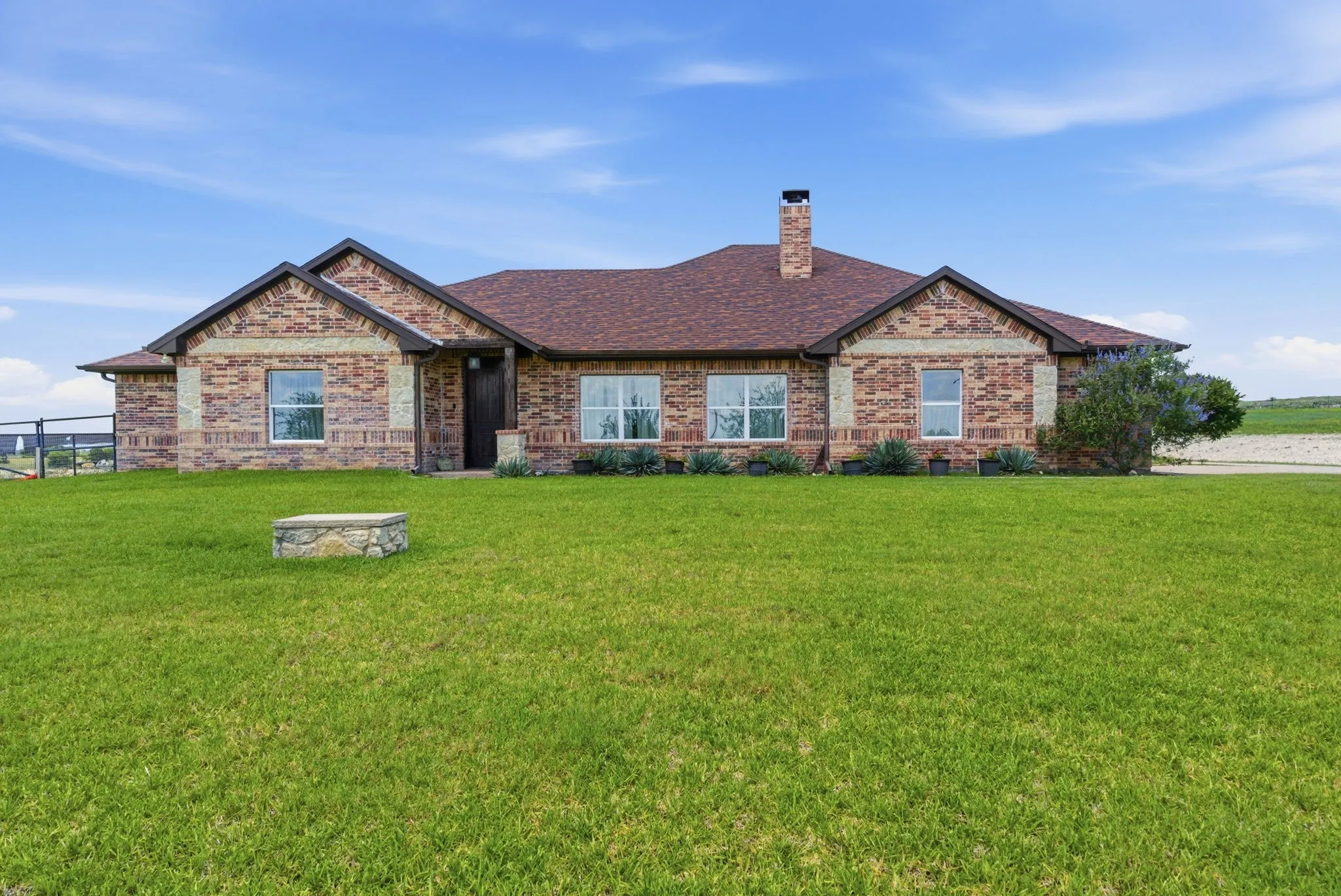 Single Family Residence For Sale in Parker County , 3020 Jolene Court, Springtown, Texas 76082, 4 Bedroom, 3 Bathroom, 2 Garage spaces, 2,777 Sqft, built in 2021, mls#21291417, Real Estate Agent in Springtown, Homes For Sale in Parker county, Homes For Sale in Springtown, Realtor in Springtown Texas, Real Estate Brokerage Independent Realty Texas, Luminita Cordes Realtor