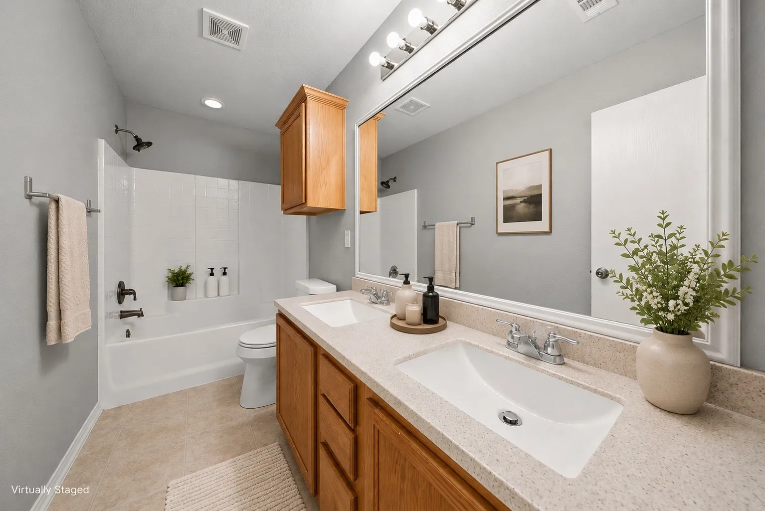 Dual vanity with undermount sinks and light-toned countertop