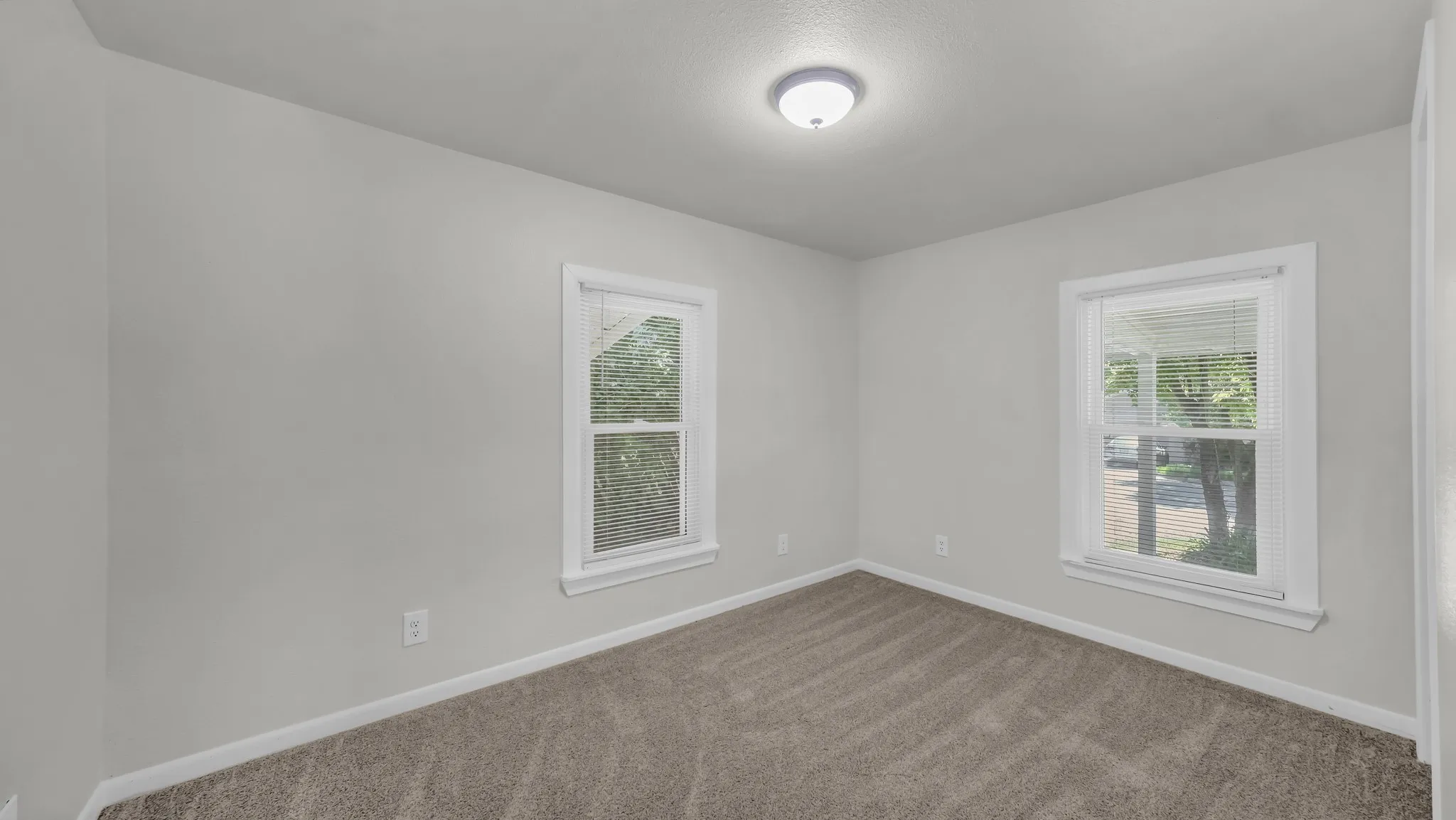 Single Family Residence For Sale in Parker County , 1220 N Rusk Street, Weatherford, Texas 76086, 2 Bedroom, 2 Bathroom, Garage spaces, 888 Sqft, built in 1955, mls#21283907, Real Estate Agent in Weatherford, Homes For Sale in Parker county, Homes For Sale in Weatherford, Realtor in Weatherford Texas, Real Estate Brokerage Independent Realty Texas, Luminita Cordes Realtor