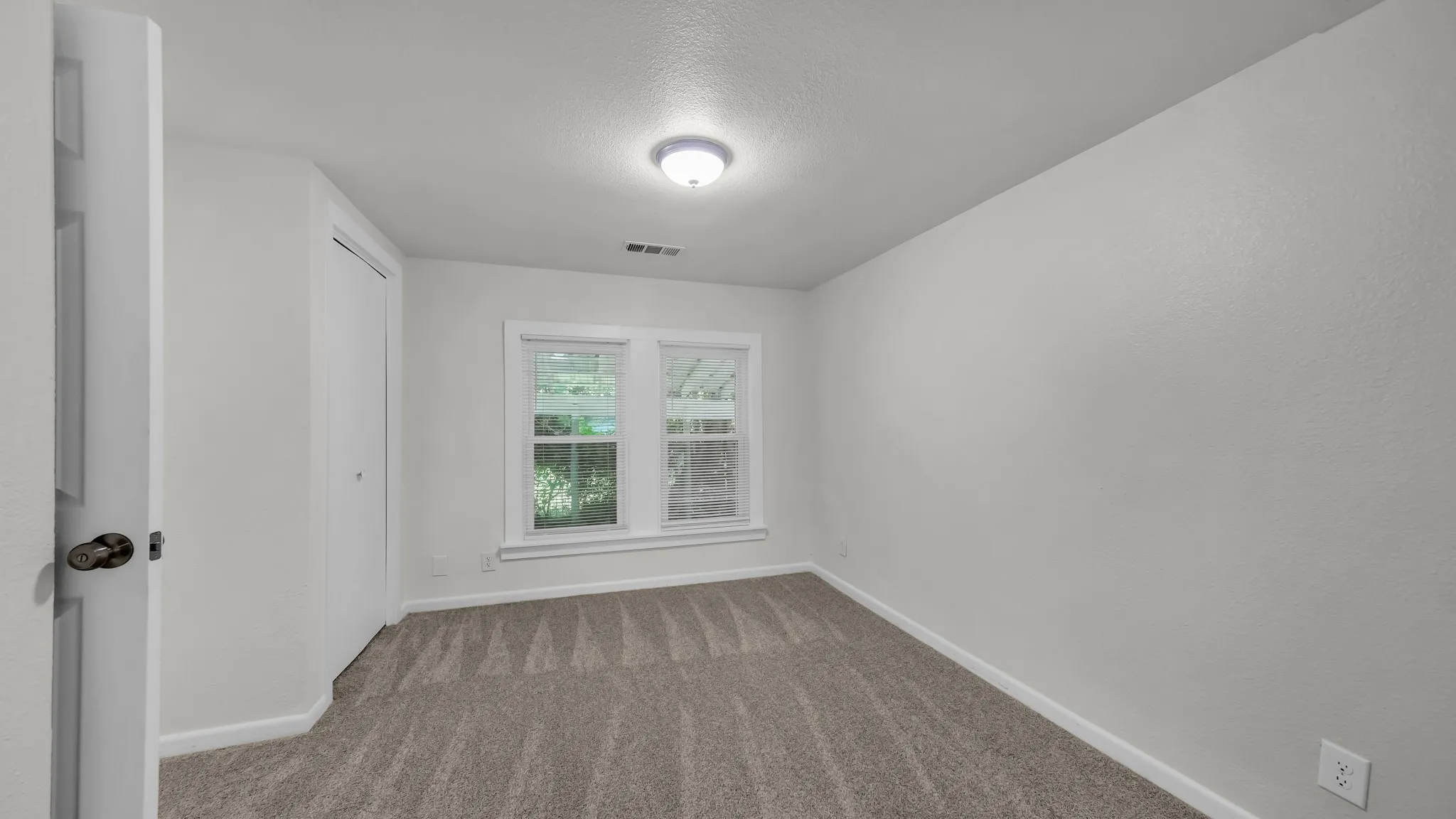 Single Family Residence For Sale in Parker County , 1220 N Rusk Street, Weatherford, Texas 76086, 2 Bedroom, 2 Bathroom, Garage spaces, 888 Sqft, built in 1955, mls#21283907, Real Estate Agent in Weatherford, Homes For Sale in Parker county, Homes For Sale in Weatherford, Realtor in Weatherford Texas, Real Estate Brokerage Independent Realty Texas, Luminita Cordes Realtor