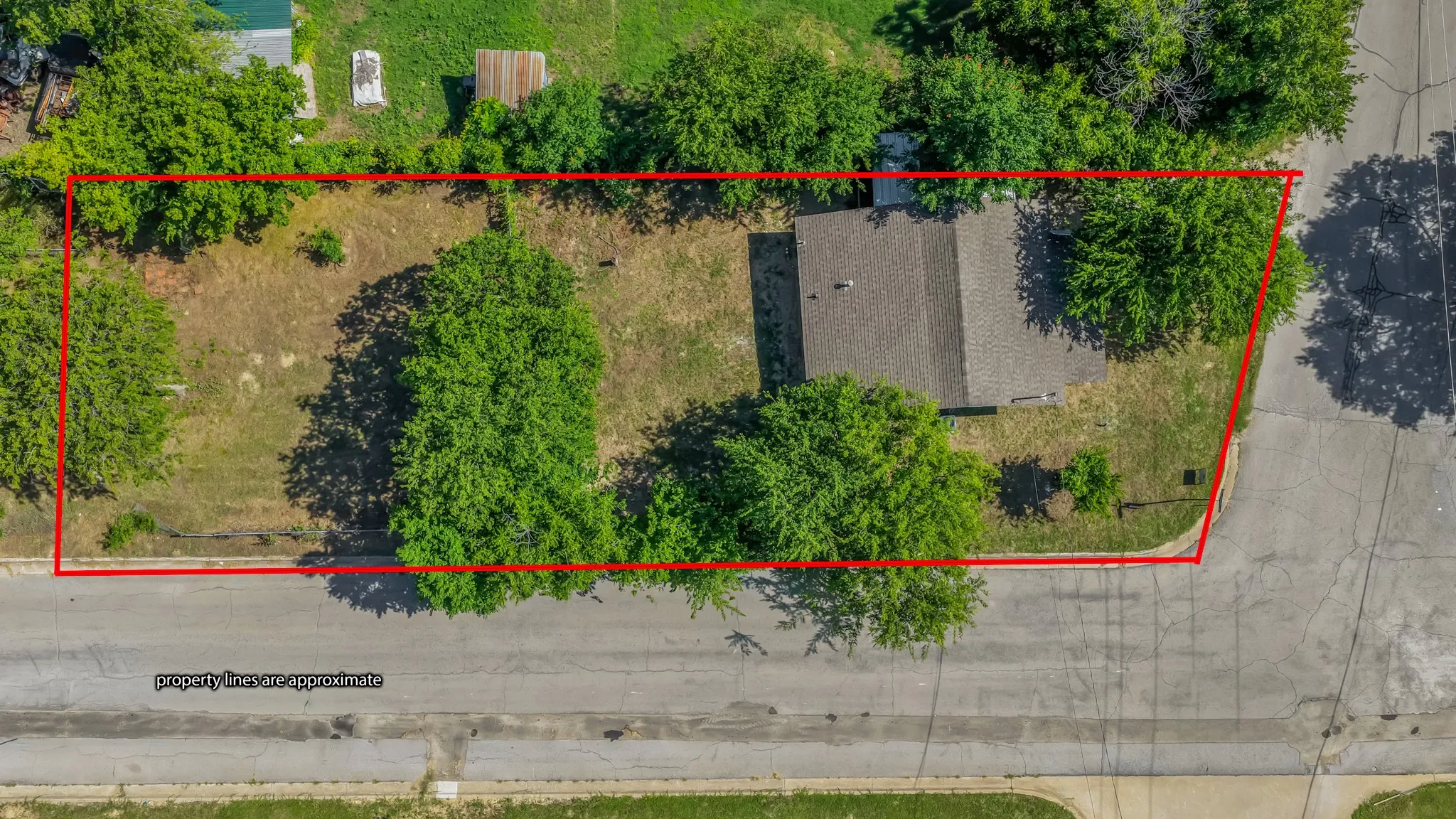 Single Family Residence For Sale in Parker County , 1220 N Rusk Street, Weatherford, Texas 76086, 2 Bedroom, 2 Bathroom, Garage spaces, 888 Sqft, built in 1955, mls#21283907, Real Estate Agent in Weatherford, Homes For Sale in Parker county, Homes For Sale in Weatherford, Realtor in Weatherford Texas, Real Estate Brokerage Independent Realty Texas, Luminita Cordes Realtor