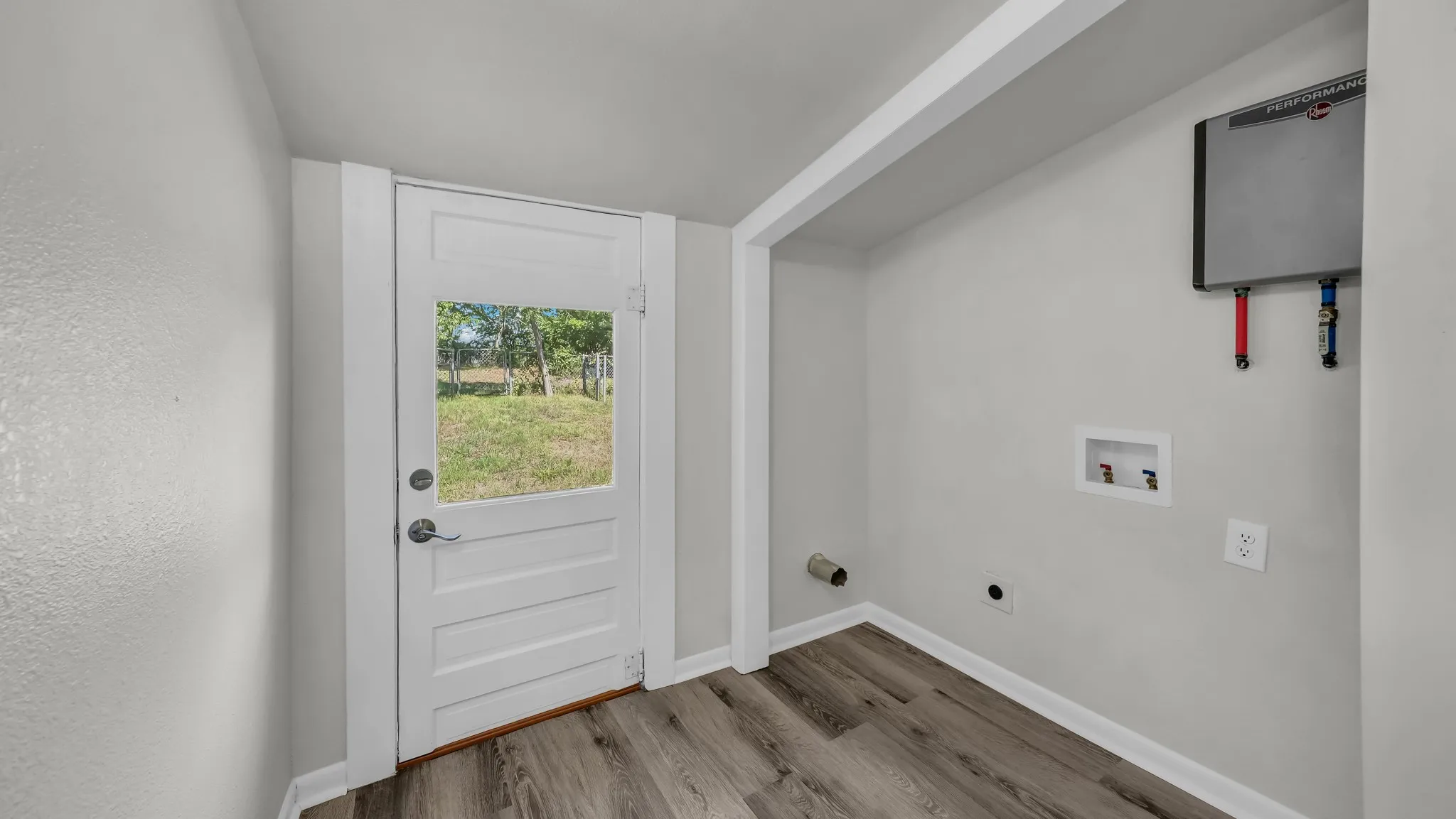 Single Family Residence For Sale in Parker County , 1220 N Rusk Street, Weatherford, Texas 76086, 2 Bedroom, 2 Bathroom, Garage spaces, 888 Sqft, built in 1955, mls#21283907, Real Estate Agent in Weatherford, Homes For Sale in Parker county, Homes For Sale in Weatherford, Realtor in Weatherford Texas, Real Estate Brokerage Independent Realty Texas, Luminita Cordes Realtor