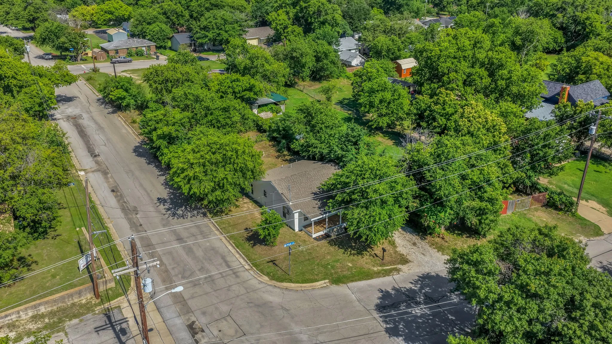 Single Family Residence For Sale in Parker County , 1220 N Rusk Street, Weatherford, Texas 76086, 2 Bedroom, 2 Bathroom, Garage spaces, 888 Sqft, built in 1955, mls#21283907, Real Estate Agent in Weatherford, Homes For Sale in Parker county, Homes For Sale in Weatherford, Realtor in Weatherford Texas, Real Estate Brokerage Independent Realty Texas, Luminita Cordes Realtor