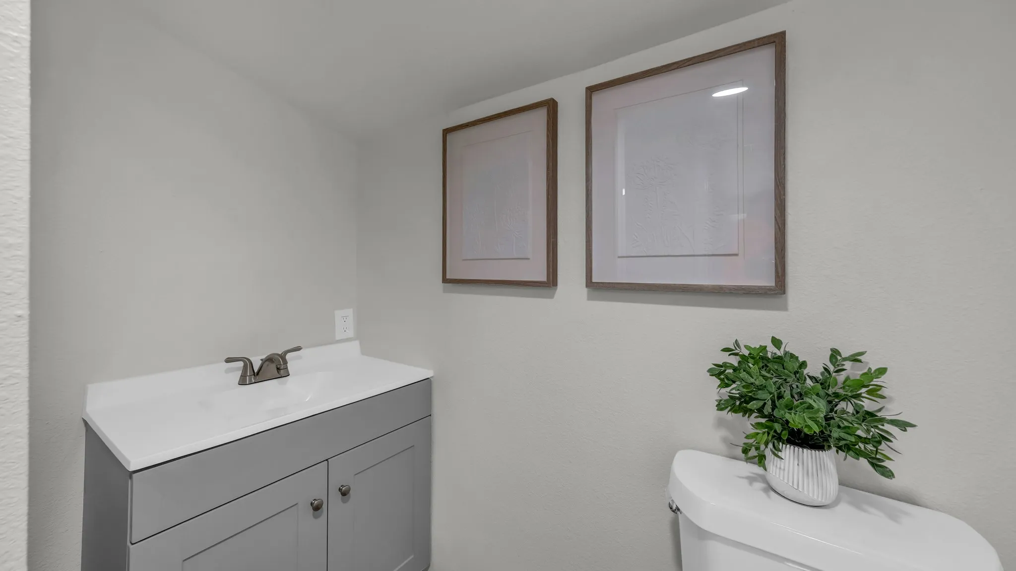 Single Family Residence For Sale in Parker County , 1220 N Rusk Street, Weatherford, Texas 76086, 2 Bedroom, 2 Bathroom, Garage spaces, 888 Sqft, built in 1955, mls#21283907, Real Estate Agent in Weatherford, Homes For Sale in Parker county, Homes For Sale in Weatherford, Realtor in Weatherford Texas, Real Estate Brokerage Independent Realty Texas, Luminita Cordes Realtor