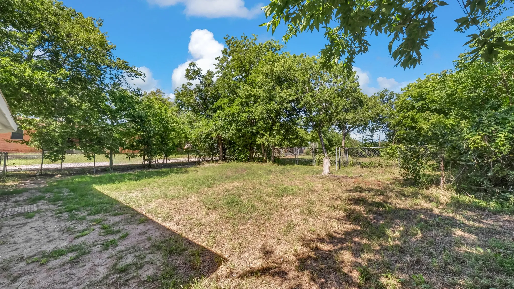 Single Family Residence For Sale in Parker County , 1220 N Rusk Street, Weatherford, Texas 76086, 2 Bedroom, 2 Bathroom, Garage spaces, 888 Sqft, built in 1955, mls#21283907, Real Estate Agent in Weatherford, Homes For Sale in Parker county, Homes For Sale in Weatherford, Realtor in Weatherford Texas, Real Estate Brokerage Independent Realty Texas, Luminita Cordes Realtor