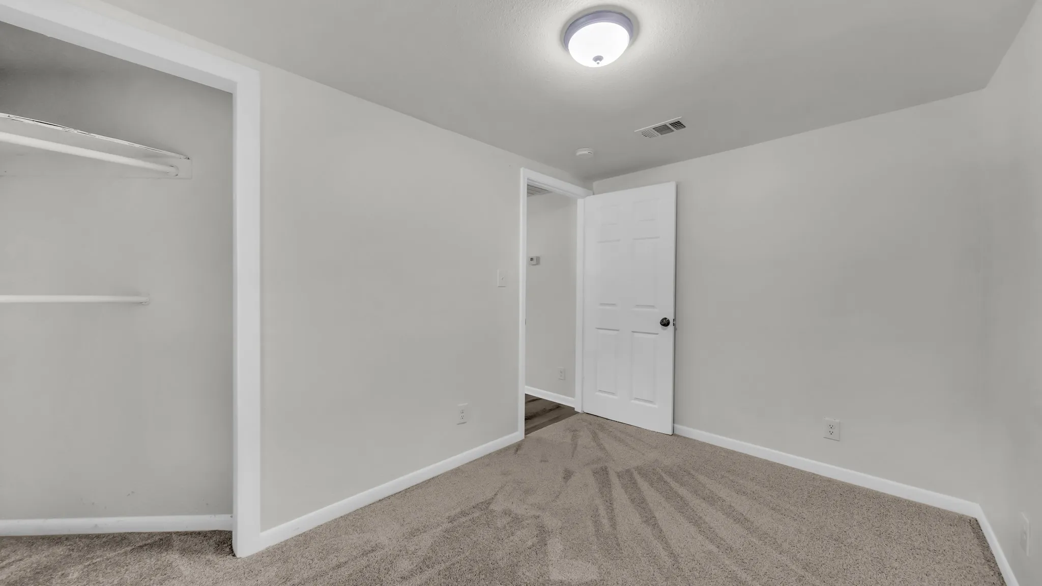 Single Family Residence For Sale in Parker County , 1220 N Rusk Street, Weatherford, Texas 76086, 2 Bedroom, 2 Bathroom, Garage spaces, 888 Sqft, built in 1955, mls#21283907, Real Estate Agent in Weatherford, Homes For Sale in Parker county, Homes For Sale in Weatherford, Realtor in Weatherford Texas, Real Estate Brokerage Independent Realty Texas, Luminita Cordes Realtor