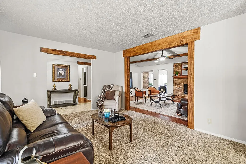 Single Family Residence For Sale in Tarrant County , 4300 Barcelona Drive, Fort Worth, Texas 76133, 3 Bedroom, 3 Bathroom, 2 Garage spaces, 2,533 Sqft, built in 1970, mls#21291872, Real Estate Agent in Fort Worth, Homes For Sale in Tarrant county, Homes For Sale in Fort Worth, Realtor in Fort Worth Texas, Real Estate Brokerage Independent Realty Texas, Luminita Cordes Realtor