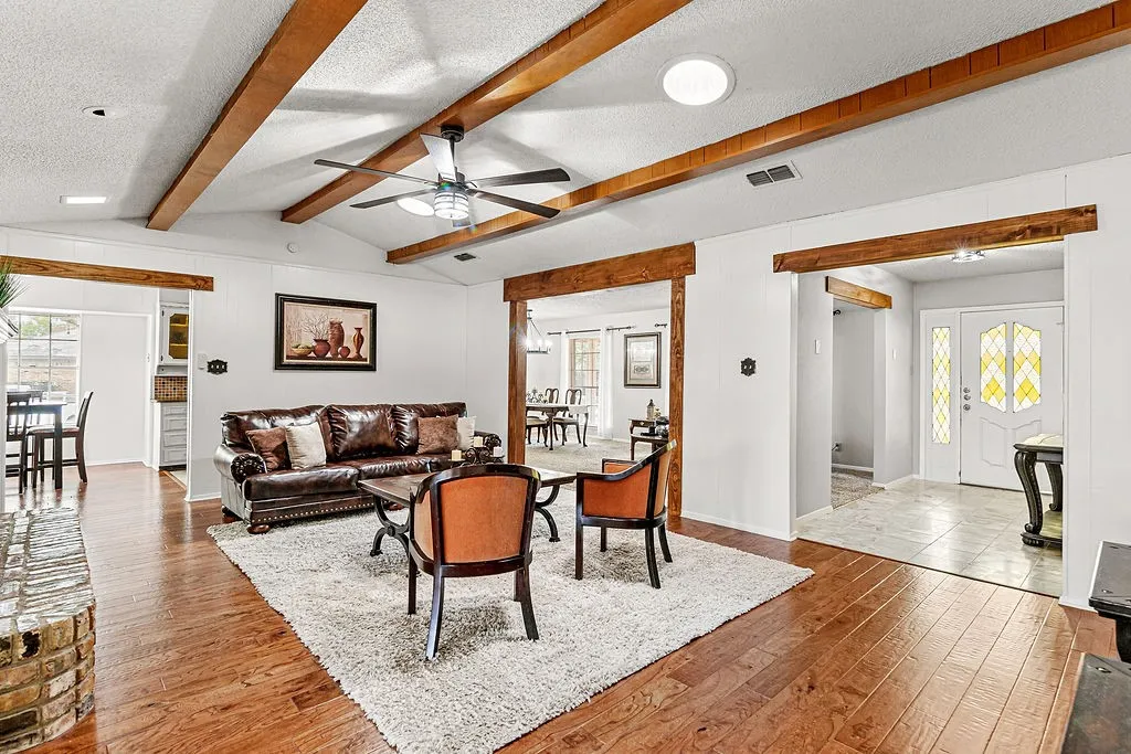 Single Family Residence For Sale in Tarrant County , 4300 Barcelona Drive, Fort Worth, Texas 76133, 3 Bedroom, 3 Bathroom, 2 Garage spaces, 2,533 Sqft, built in 1970, mls#21291872, Real Estate Agent in Fort Worth, Homes For Sale in Tarrant county, Homes For Sale in Fort Worth, Realtor in Fort Worth Texas, Real Estate Brokerage Independent Realty Texas, Luminita Cordes Realtor