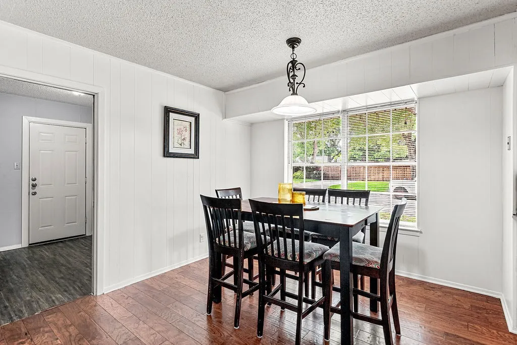 Single Family Residence For Sale in Tarrant County , 4300 Barcelona Drive, Fort Worth, Texas 76133, 3 Bedroom, 3 Bathroom, 2 Garage spaces, 2,533 Sqft, built in 1970, mls#21291872, Real Estate Agent in Fort Worth, Homes For Sale in Tarrant county, Homes For Sale in Fort Worth, Realtor in Fort Worth Texas, Real Estate Brokerage Independent Realty Texas, Luminita Cordes Realtor