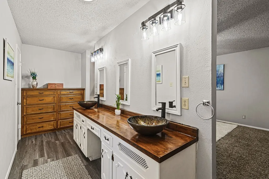 Single Family Residence For Sale in Tarrant County , 4300 Barcelona Drive, Fort Worth, Texas 76133, 3 Bedroom, 3 Bathroom, 2 Garage spaces, 2,533 Sqft, built in 1970, mls#21291872, Real Estate Agent in Fort Worth, Homes For Sale in Tarrant county, Homes For Sale in Fort Worth, Realtor in Fort Worth Texas, Real Estate Brokerage Independent Realty Texas, Luminita Cordes Realtor