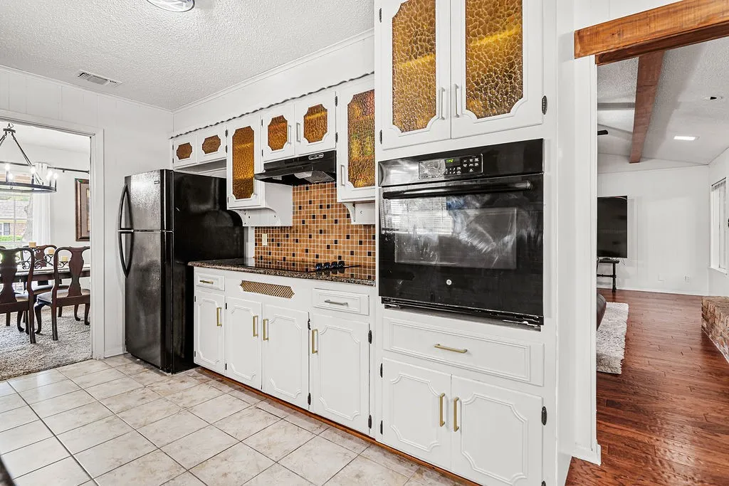 Single Family Residence For Sale in Tarrant County , 4300 Barcelona Drive, Fort Worth, Texas 76133, 3 Bedroom, 3 Bathroom, 2 Garage spaces, 2,533 Sqft, built in 1970, mls#21291872, Real Estate Agent in Fort Worth, Homes For Sale in Tarrant county, Homes For Sale in Fort Worth, Realtor in Fort Worth Texas, Real Estate Brokerage Independent Realty Texas, Luminita Cordes Realtor