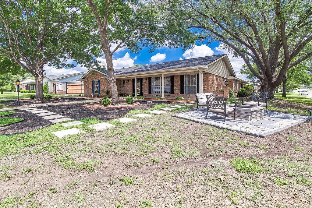 Single Family Residence For Sale in Tarrant County , 4300 Barcelona Drive, Fort Worth, Texas 76133, 3 Bedroom, 3 Bathroom, 2 Garage spaces, 2,533 Sqft, built in 1970, mls#21291872, Real Estate Agent in Fort Worth, Homes For Sale in Tarrant county, Homes For Sale in Fort Worth, Realtor in Fort Worth Texas, Real Estate Brokerage Independent Realty Texas, Luminita Cordes Realtor