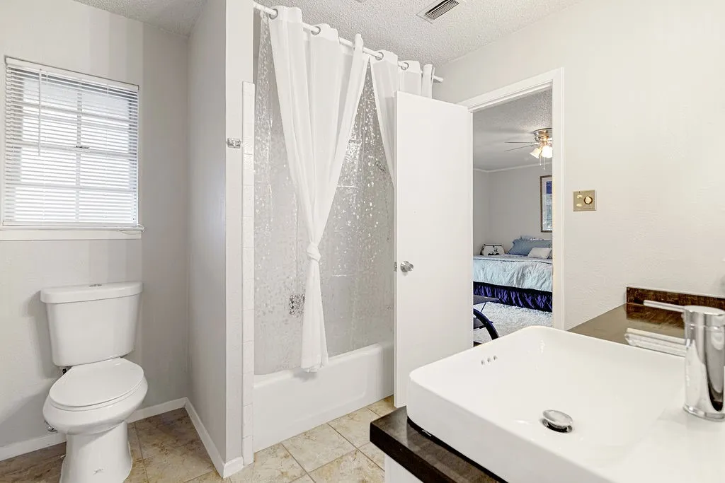 Single Family Residence For Sale in Tarrant County , 4300 Barcelona Drive, Fort Worth, Texas 76133, 3 Bedroom, 3 Bathroom, 2 Garage spaces, 2,533 Sqft, built in 1970, mls#21291872, Real Estate Agent in Fort Worth, Homes For Sale in Tarrant county, Homes For Sale in Fort Worth, Realtor in Fort Worth Texas, Real Estate Brokerage Independent Realty Texas, Luminita Cordes Realtor
