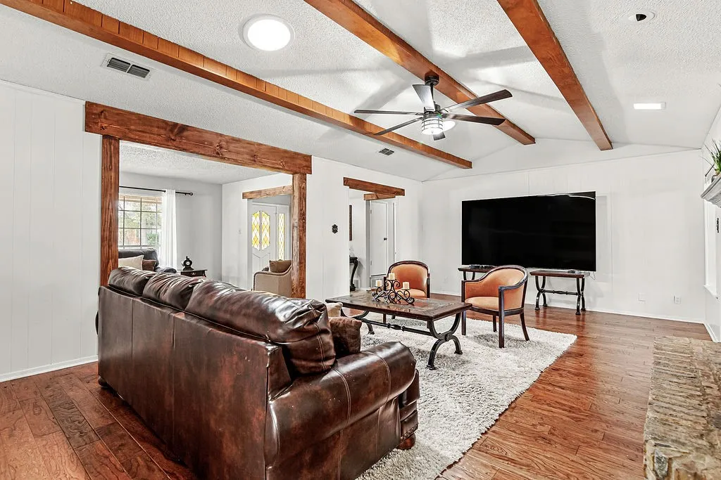 Single Family Residence For Sale in Tarrant County , 4300 Barcelona Drive, Fort Worth, Texas 76133, 3 Bedroom, 3 Bathroom, 2 Garage spaces, 2,533 Sqft, built in 1970, mls#21291872, Real Estate Agent in Fort Worth, Homes For Sale in Tarrant county, Homes For Sale in Fort Worth, Realtor in Fort Worth Texas, Real Estate Brokerage Independent Realty Texas, Luminita Cordes Realtor