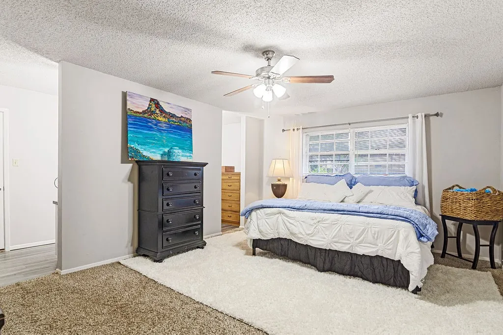 Single Family Residence For Sale in Tarrant County , 4300 Barcelona Drive, Fort Worth, Texas 76133, 3 Bedroom, 3 Bathroom, 2 Garage spaces, 2,533 Sqft, built in 1970, mls#21291872, Real Estate Agent in Fort Worth, Homes For Sale in Tarrant county, Homes For Sale in Fort Worth, Realtor in Fort Worth Texas, Real Estate Brokerage Independent Realty Texas, Luminita Cordes Realtor