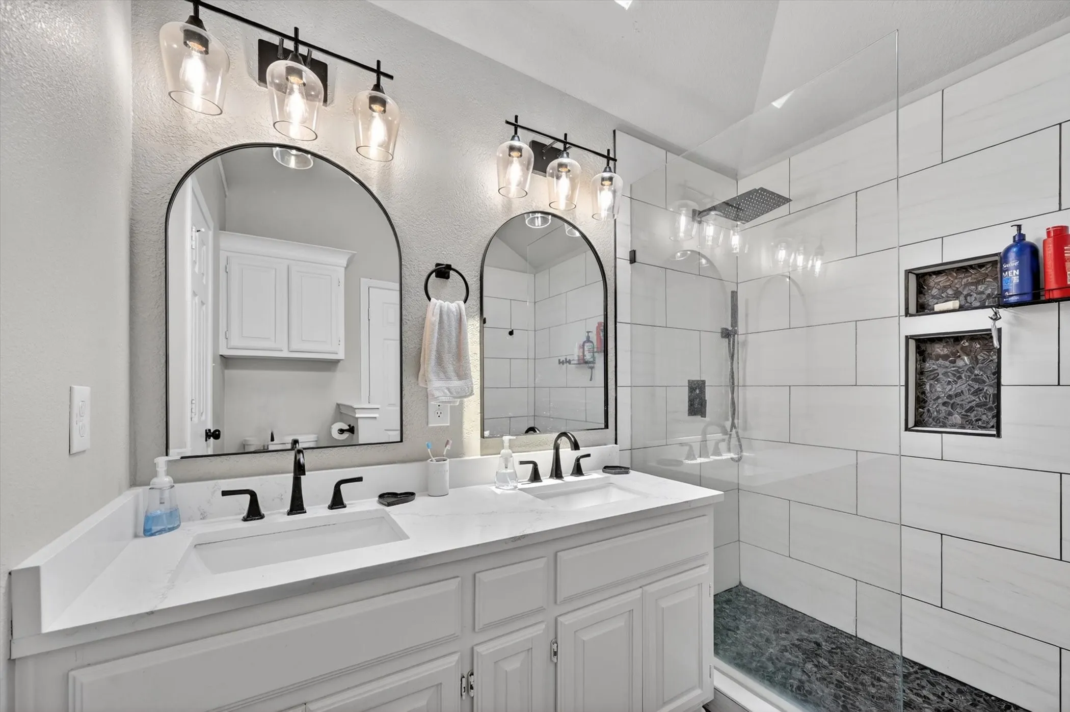 Single Family Residence For Sale in Denton County , 1428 Bregenz Lane, Lewisville, Texas 75067, 3 Bedroom, 2 Bathroom, 2 Garage spaces, 1,495 Sqft, built in 1996, mls#21288279, Real Estate Agent in Lewisville, Homes For Sale in Denton county, Homes For Sale in Lewisville, Realtor in Lewisville Texas, Real Estate Brokerage Independent Realty Texas, Luminita Cordes Realtor