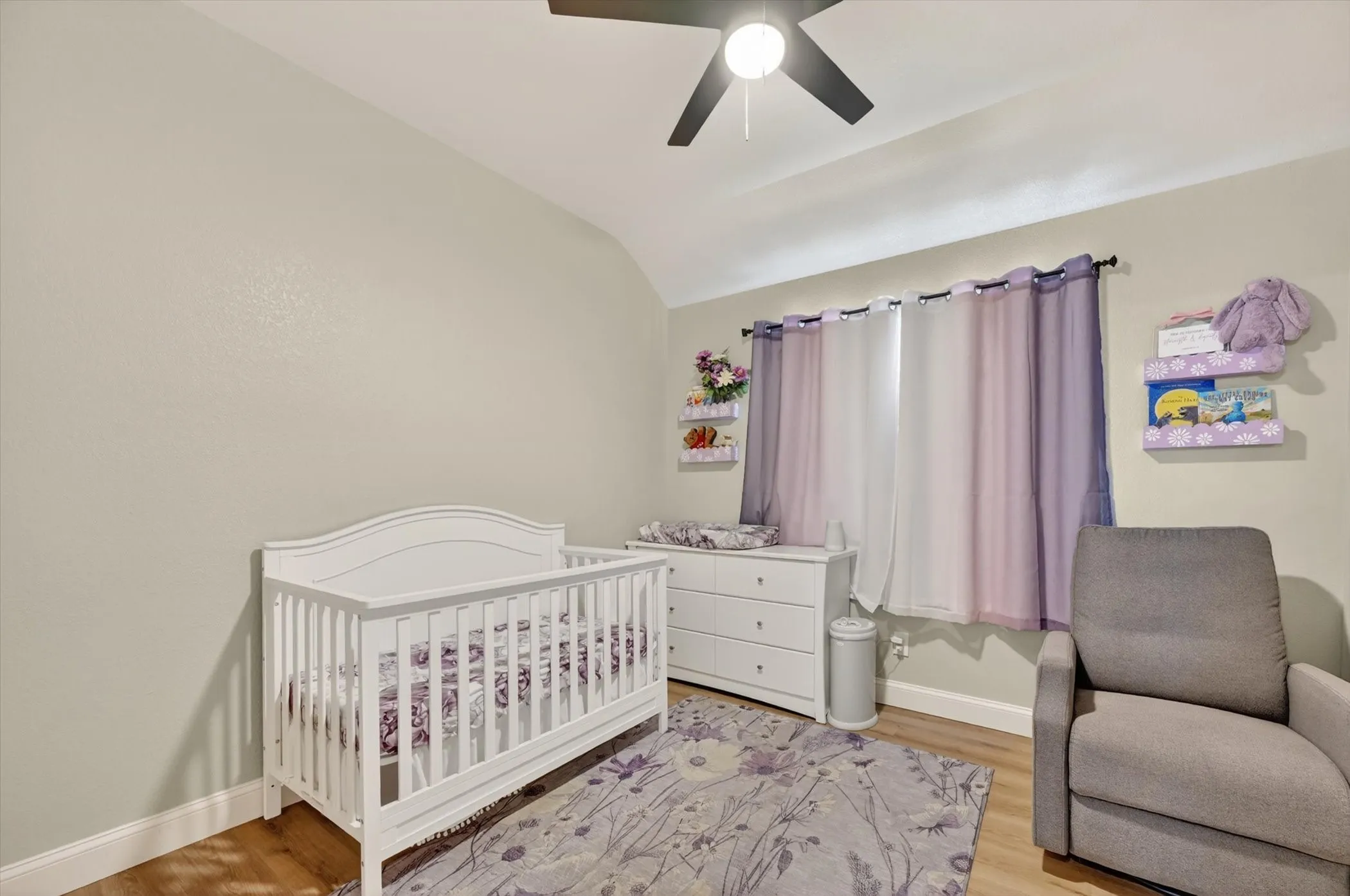 Single Family Residence For Sale in Denton County , 1428 Bregenz Lane, Lewisville, Texas 75067, 3 Bedroom, 2 Bathroom, 2 Garage spaces, 1,495 Sqft, built in 1996, mls#21288279, Real Estate Agent in Lewisville, Homes For Sale in Denton county, Homes For Sale in Lewisville, Realtor in Lewisville Texas, Real Estate Brokerage Independent Realty Texas, Luminita Cordes Realtor
