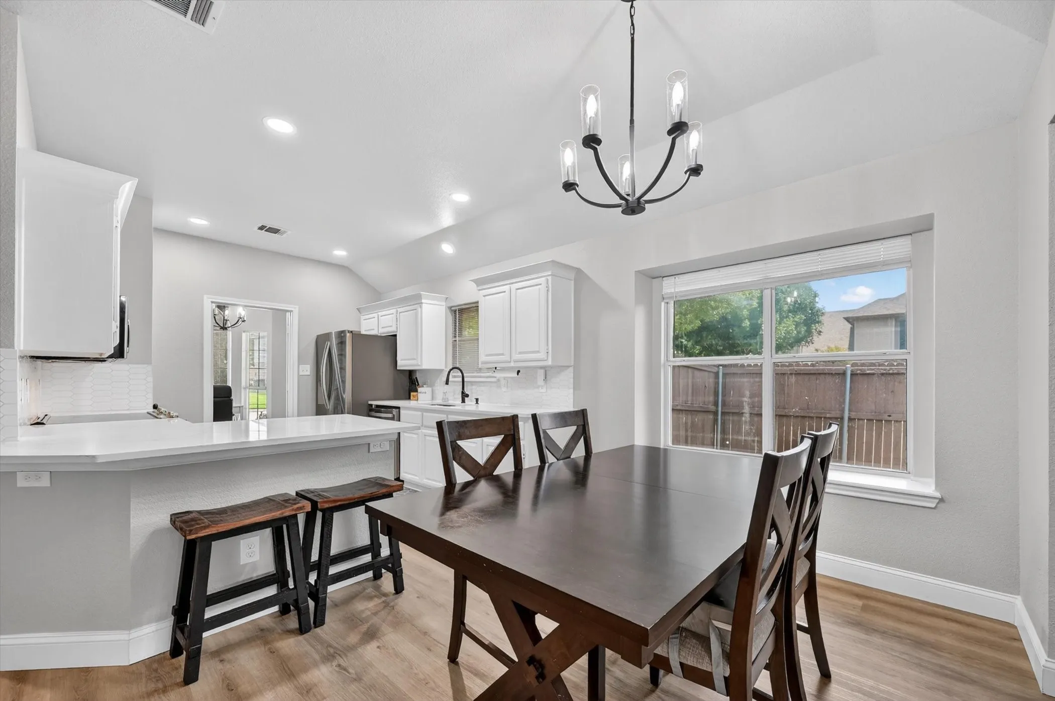 Single Family Residence For Sale in Denton County , 1428 Bregenz Lane, Lewisville, Texas 75067, 3 Bedroom, 2 Bathroom, 2 Garage spaces, 1,495 Sqft, built in 1996, mls#21288279, Real Estate Agent in Lewisville, Homes For Sale in Denton county, Homes For Sale in Lewisville, Realtor in Lewisville Texas, Real Estate Brokerage Independent Realty Texas, Luminita Cordes Realtor