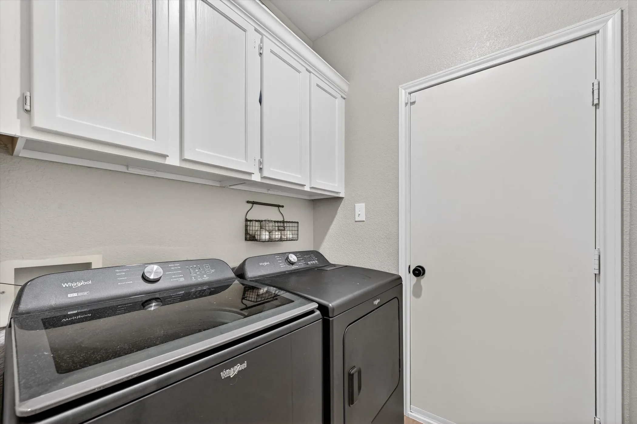 Single Family Residence For Sale in Denton County , 1428 Bregenz Lane, Lewisville, Texas 75067, 3 Bedroom, 2 Bathroom, 2 Garage spaces, 1,495 Sqft, built in 1996, mls#21288279, Real Estate Agent in Lewisville, Homes For Sale in Denton county, Homes For Sale in Lewisville, Realtor in Lewisville Texas, Real Estate Brokerage Independent Realty Texas, Luminita Cordes Realtor