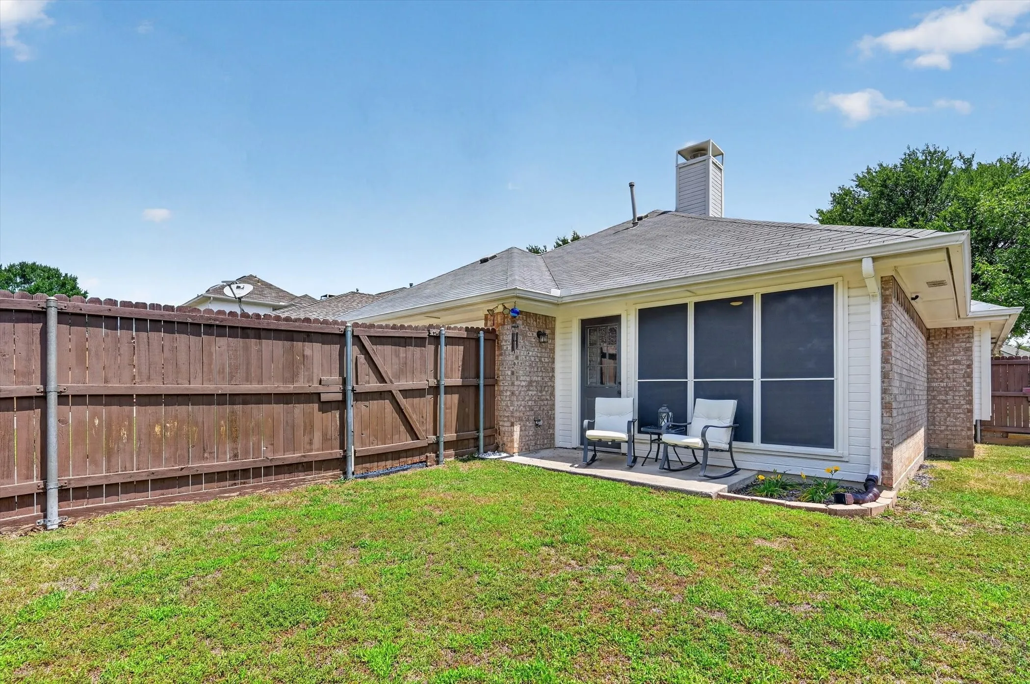 Single Family Residence For Sale in Denton County , 1428 Bregenz Lane, Lewisville, Texas 75067, 3 Bedroom, 2 Bathroom, 2 Garage spaces, 1,495 Sqft, built in 1996, mls#21288279, Real Estate Agent in Lewisville, Homes For Sale in Denton county, Homes For Sale in Lewisville, Realtor in Lewisville Texas, Real Estate Brokerage Independent Realty Texas, Luminita Cordes Realtor