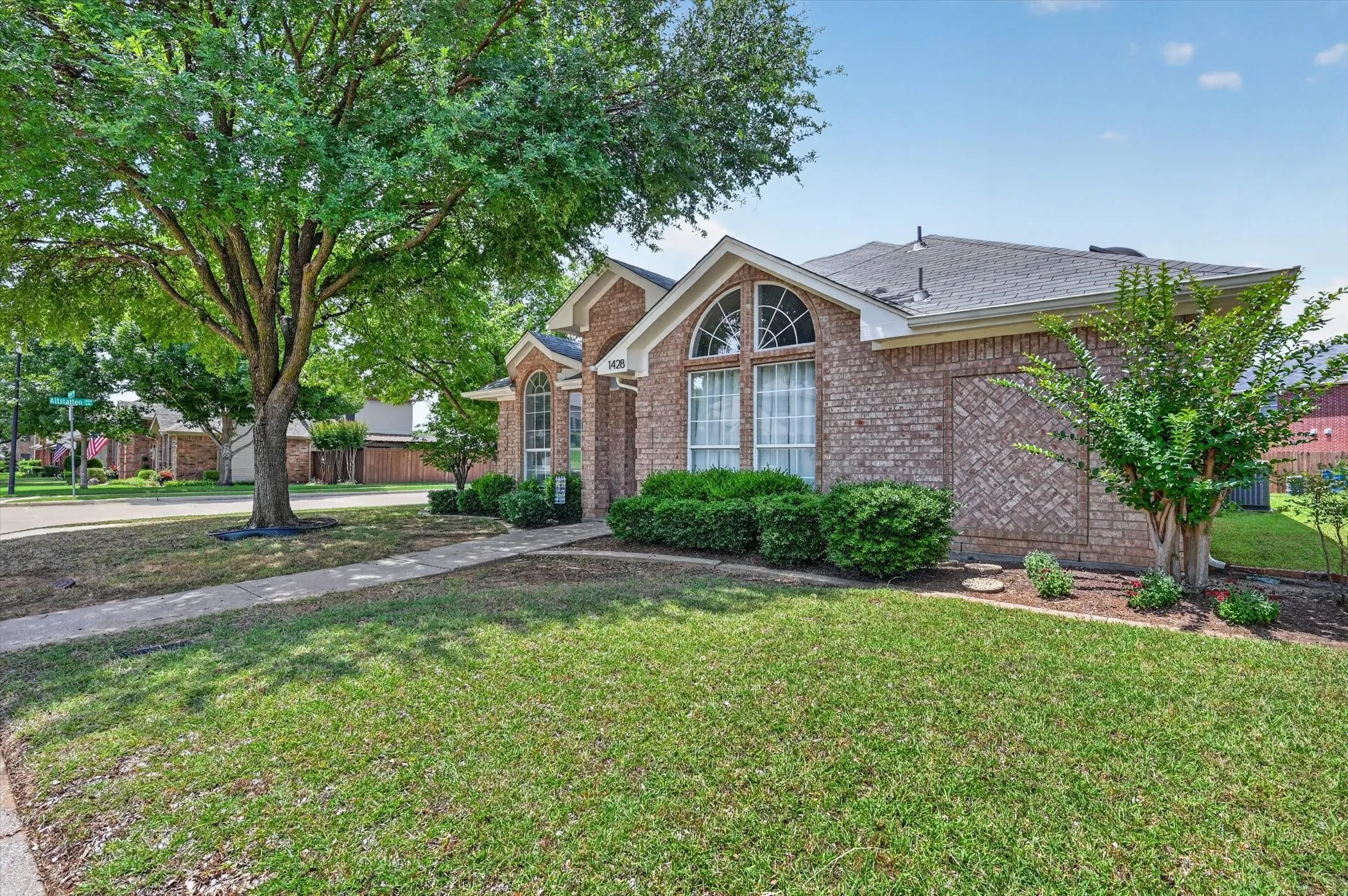 Single Family Residence For Sale in Denton County , 1428 Bregenz Lane, Lewisville, Texas 75067, 3 Bedroom, 2 Bathroom, 2 Garage spaces, 1,495 Sqft, built in 1996, mls#21288279, Real Estate Agent in Lewisville, Homes For Sale in Denton county, Homes For Sale in Lewisville, Realtor in Lewisville Texas, Real Estate Brokerage Independent Realty Texas, Luminita Cordes Realtor