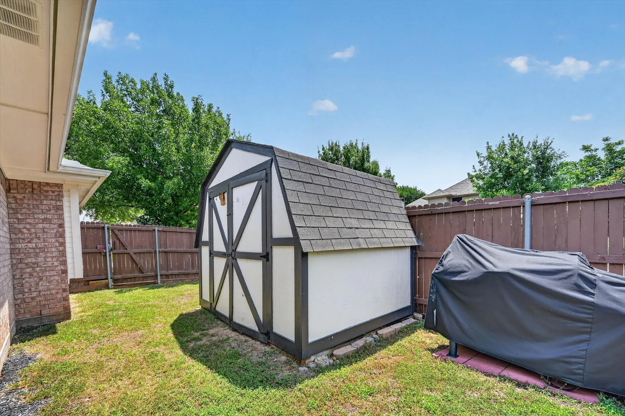 Single Family Residence For Sale in Denton County , 1428 Bregenz Lane, Lewisville, Texas 75067, 3 Bedroom, 2 Bathroom, 2 Garage spaces, 1,495 Sqft, built in 1996, mls#21288279, Real Estate Agent in Lewisville, Homes For Sale in Denton county, Homes For Sale in Lewisville, Realtor in Lewisville Texas, Real Estate Brokerage Independent Realty Texas, Luminita Cordes Realtor