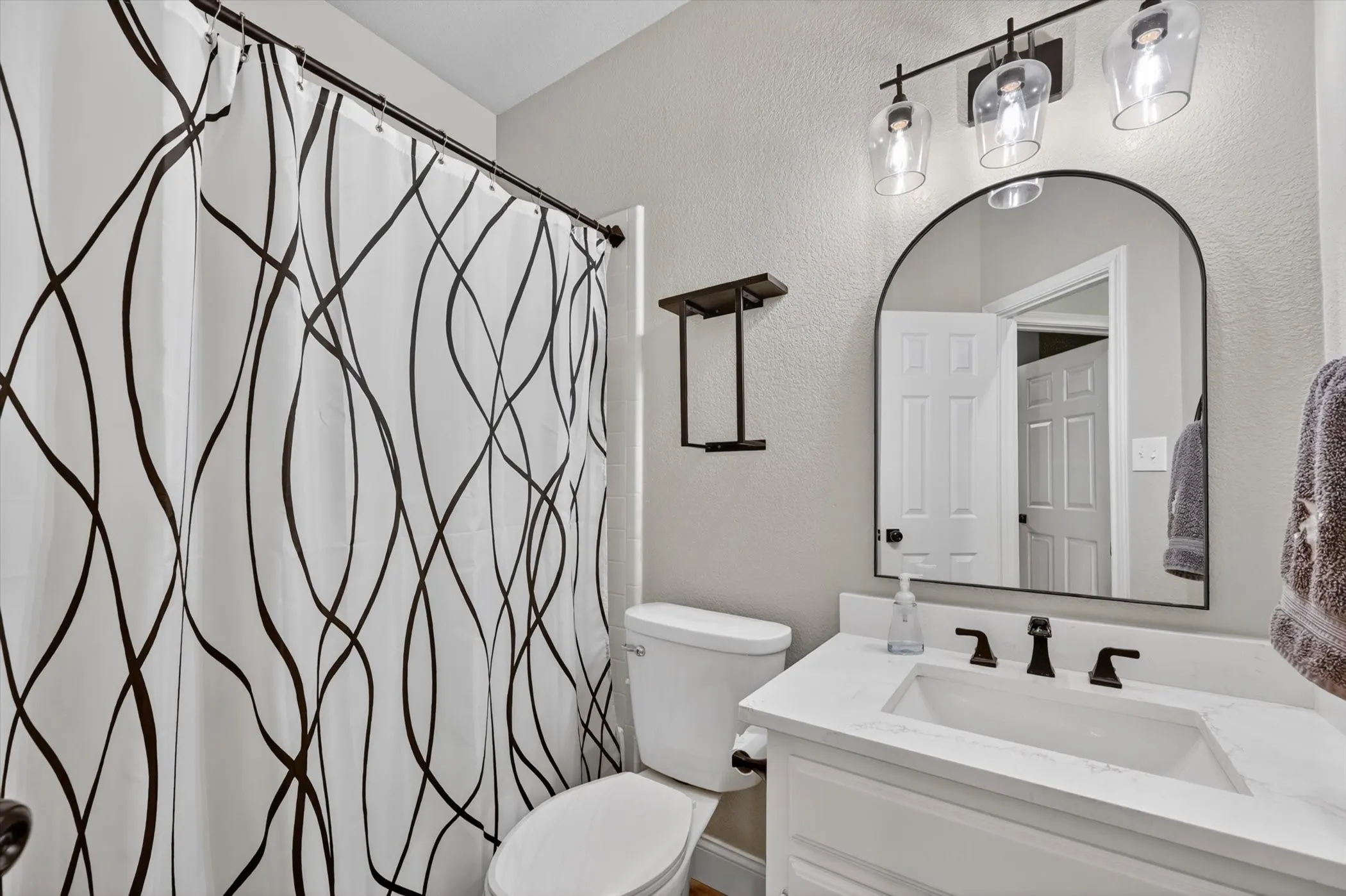 Single Family Residence For Sale in Denton County , 1428 Bregenz Lane, Lewisville, Texas 75067, 3 Bedroom, 2 Bathroom, 2 Garage spaces, 1,495 Sqft, built in 1996, mls#21288279, Real Estate Agent in Lewisville, Homes For Sale in Denton county, Homes For Sale in Lewisville, Realtor in Lewisville Texas, Real Estate Brokerage Independent Realty Texas, Luminita Cordes Realtor