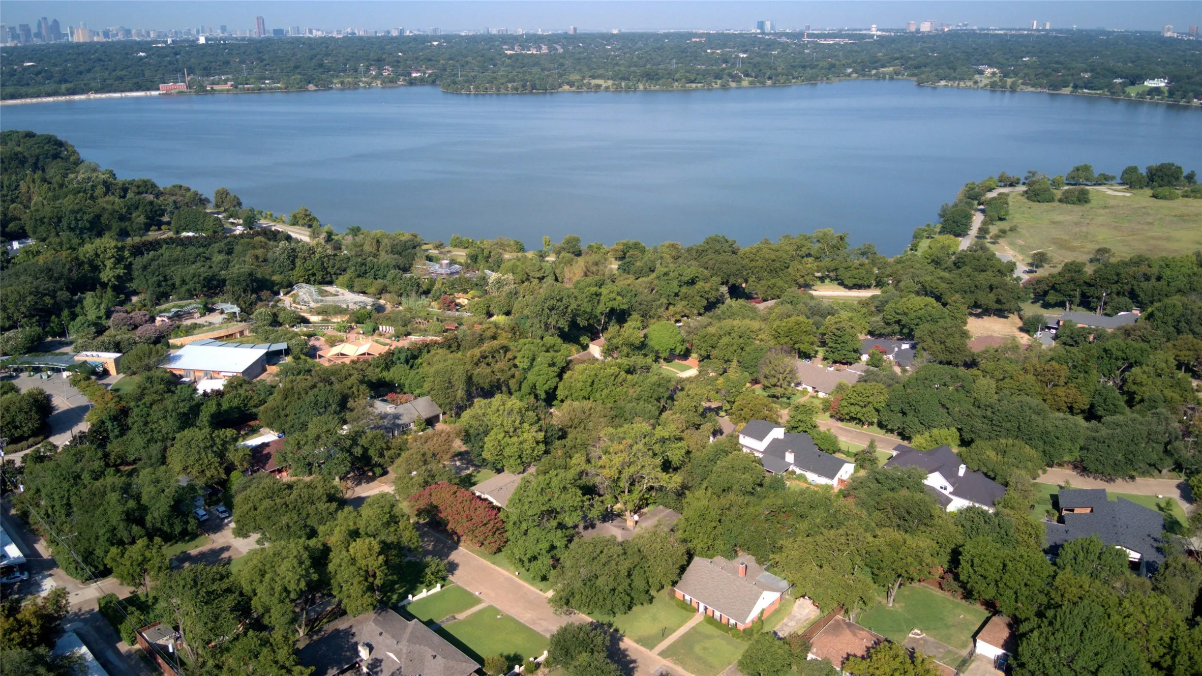 Walk to the lake, the arboretum, coffee, dining etc.