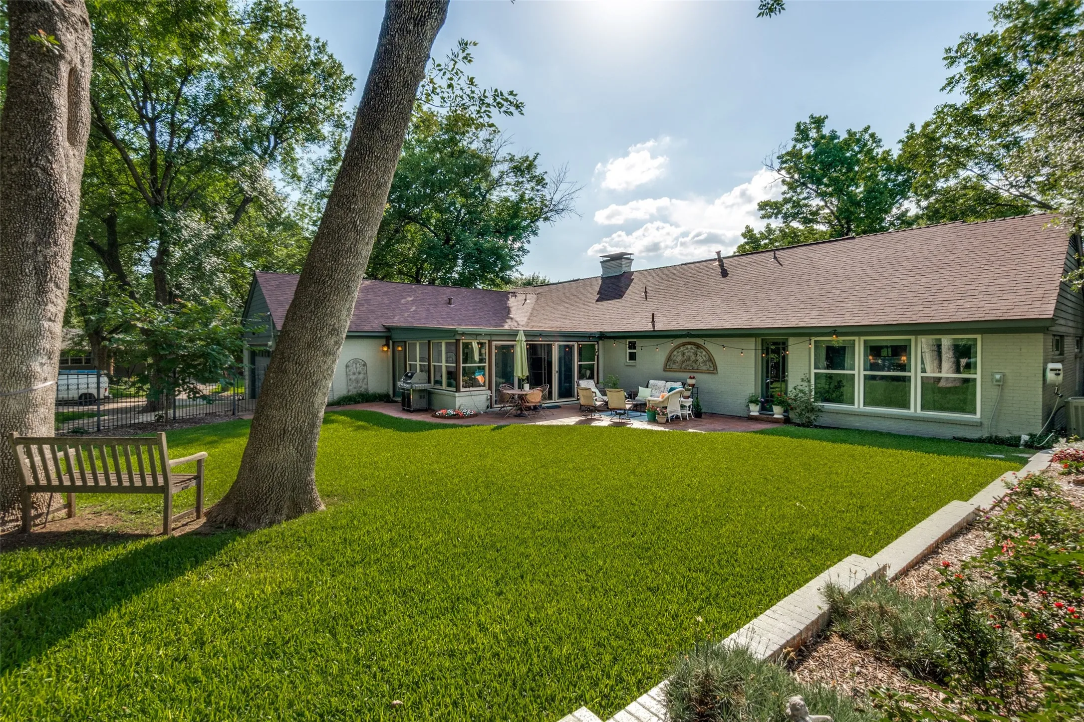 Single Family Residence For Sale in Dallas County , 8810 Grenore Drive, Dallas, Texas 75218, 3 Bedroom, 3 Bathroom, 2 Garage spaces, 2,610 Sqft, built in 1958, mls#21291667, Real Estate Agent in Dallas, Homes For Sale in Dallas county, Homes For Sale in Dallas, Realtor in Dallas Texas, Real Estate Brokerage Independent Realty Texas, Luminita Cordes Realtor