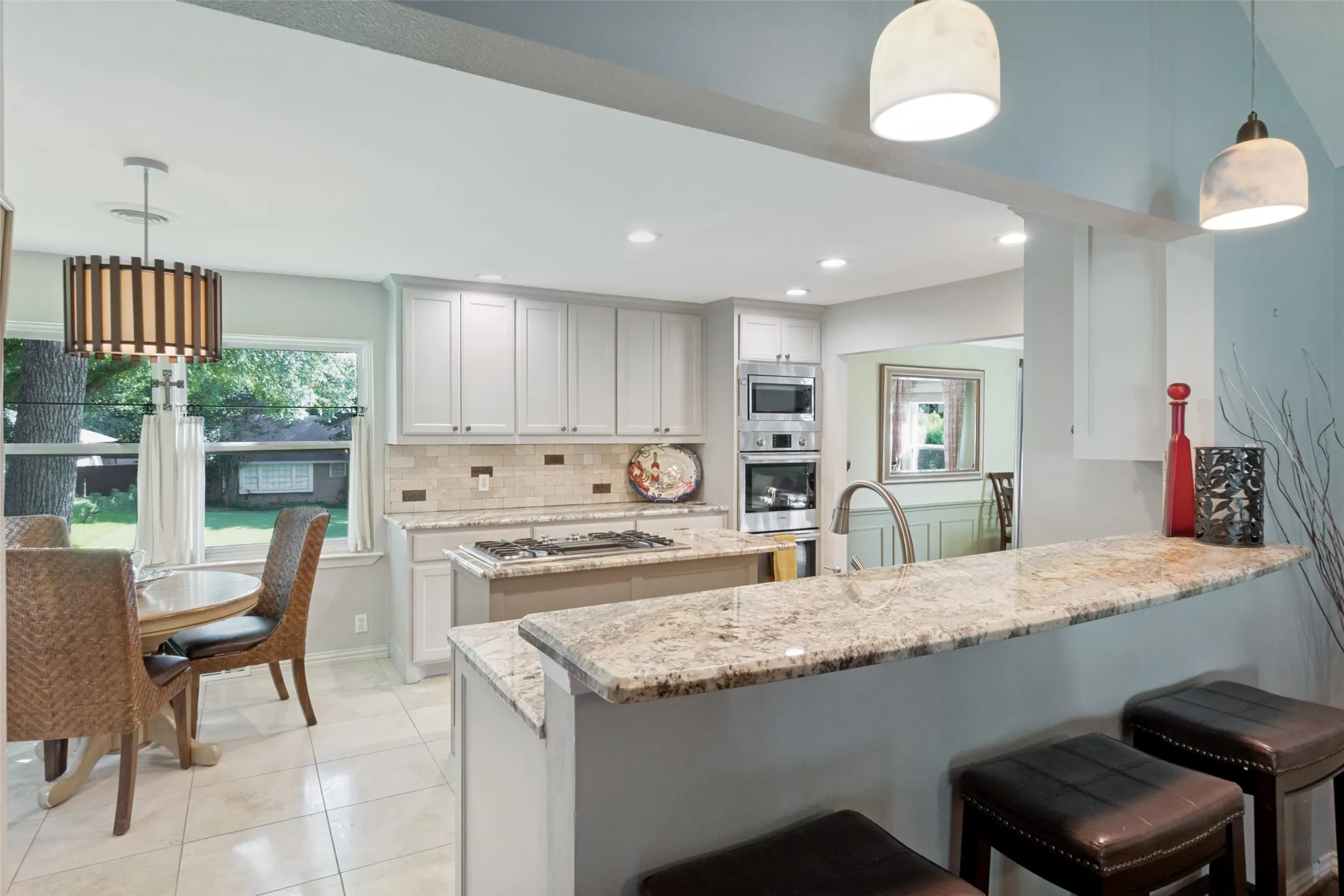 Breakfast bar