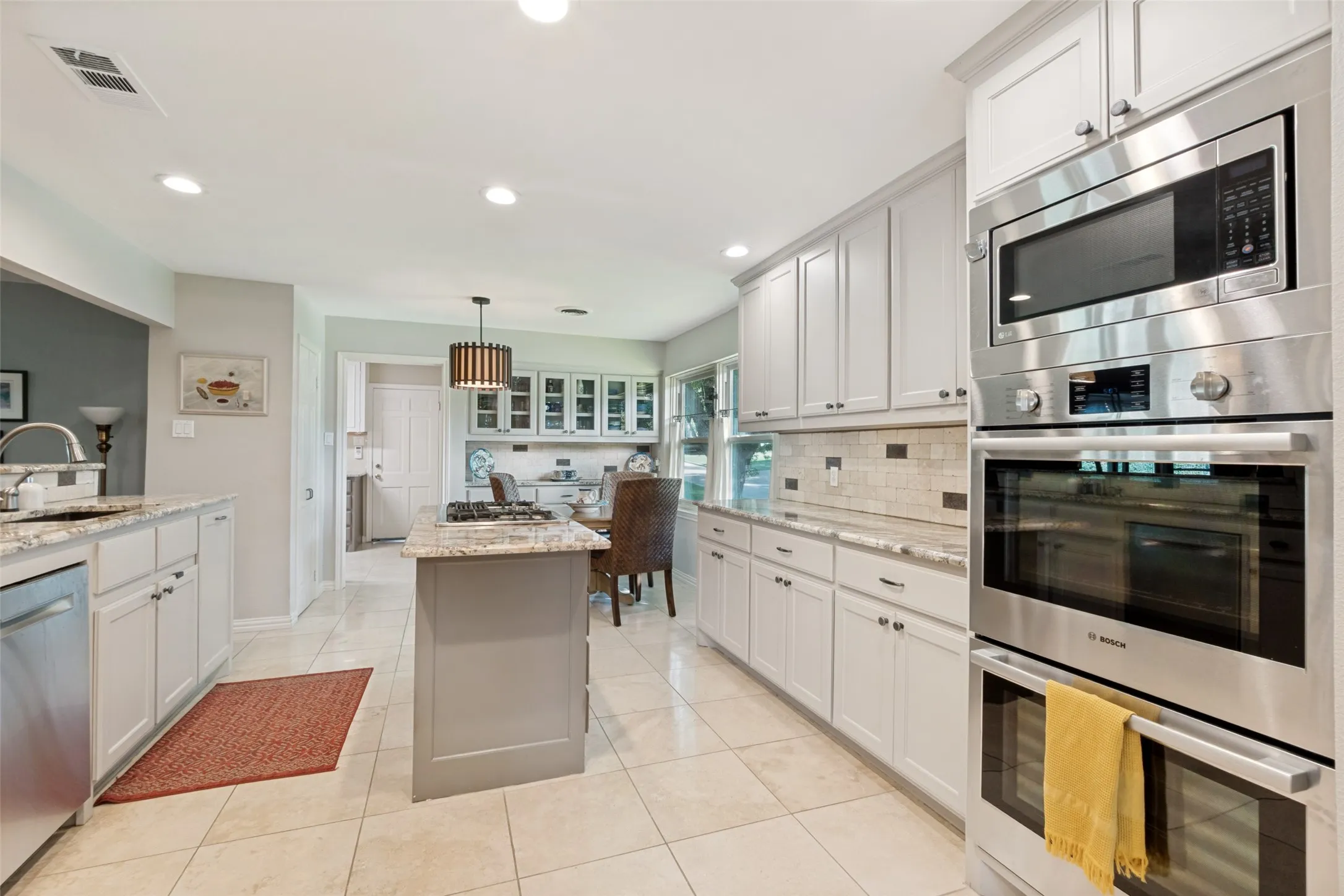kitchen island set in eat in kitchen
