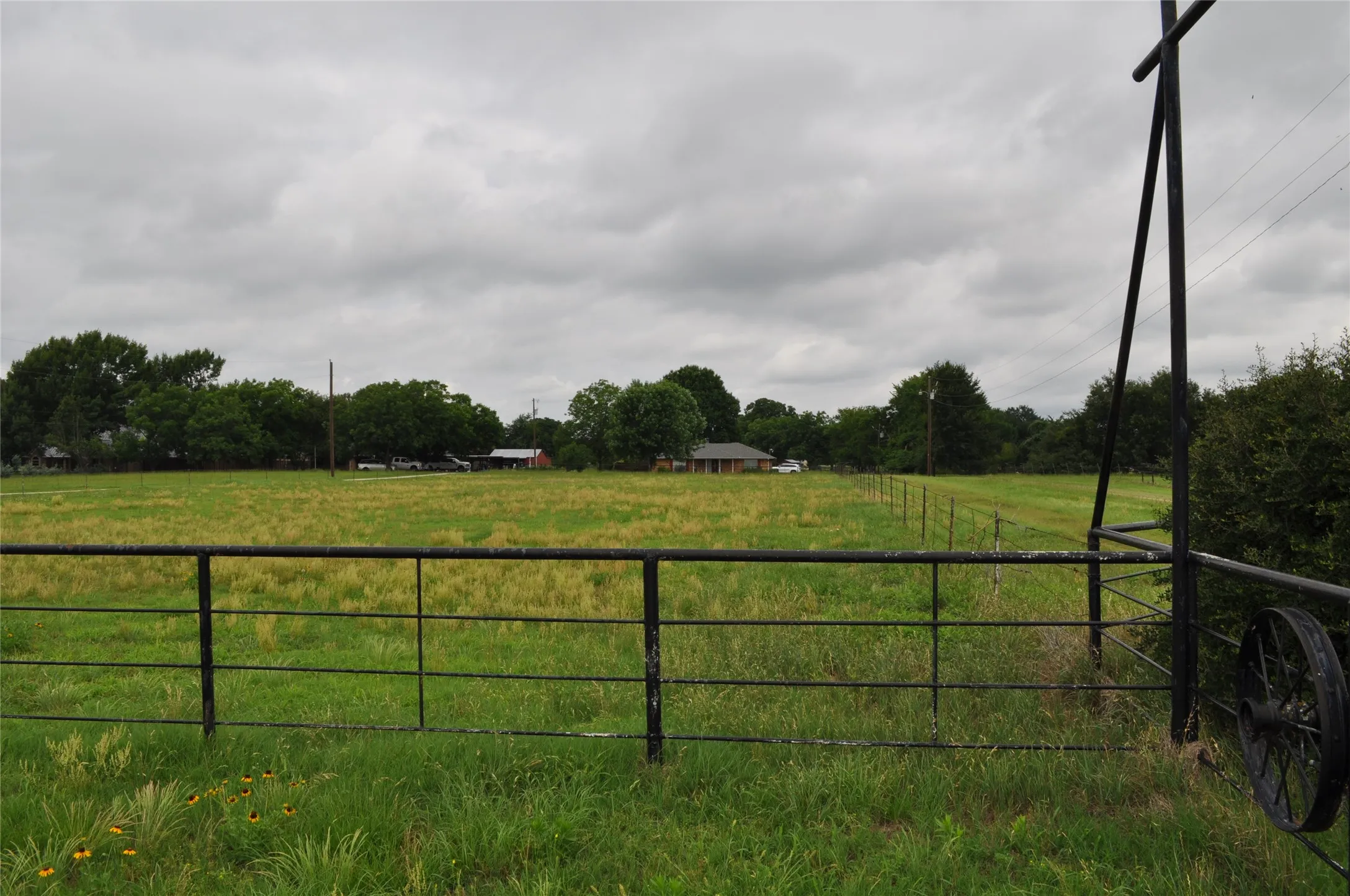 Single Family Residence For Sale in Kaufman County , 180 Davis Road, Combine, Texas 75159, 3 Bedroom, 2 Bathroom, 2 Garage spaces, 1,654 Sqft, built in 1984, mls#21291763, Real Estate Agent in Combine, Homes For Sale in Kaufman county, Homes For Sale in Combine, Realtor in Combine Texas, Real Estate Brokerage Independent Realty Texas, Luminita Cordes Realtor