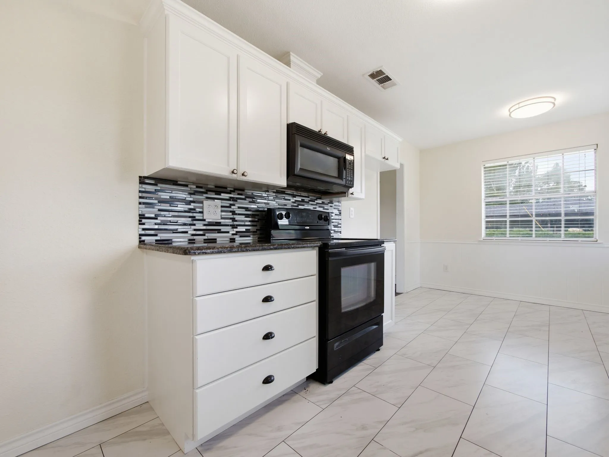 Single Family Residence For Sale in Kaufman County , 180 Davis Road, Combine, Texas 75159, 3 Bedroom, 2 Bathroom, 2 Garage spaces, 1,654 Sqft, built in 1984, mls#21291763, Real Estate Agent in Combine, Homes For Sale in Kaufman county, Homes For Sale in Combine, Realtor in Combine Texas, Real Estate Brokerage Independent Realty Texas, Luminita Cordes Realtor