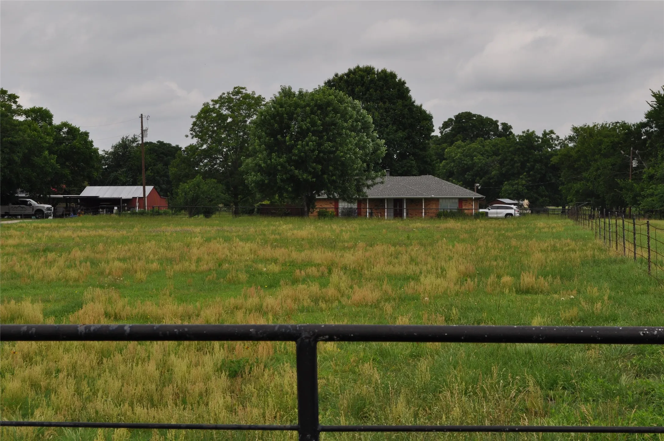 Single Family Residence For Sale in Kaufman County , 180 Davis Road, Combine, Texas 75159, 3 Bedroom, 2 Bathroom, 2 Garage spaces, 1,654 Sqft, built in 1984, mls#21291763, Real Estate Agent in Combine, Homes For Sale in Kaufman county, Homes For Sale in Combine, Realtor in Combine Texas, Real Estate Brokerage Independent Realty Texas, Luminita Cordes Realtor