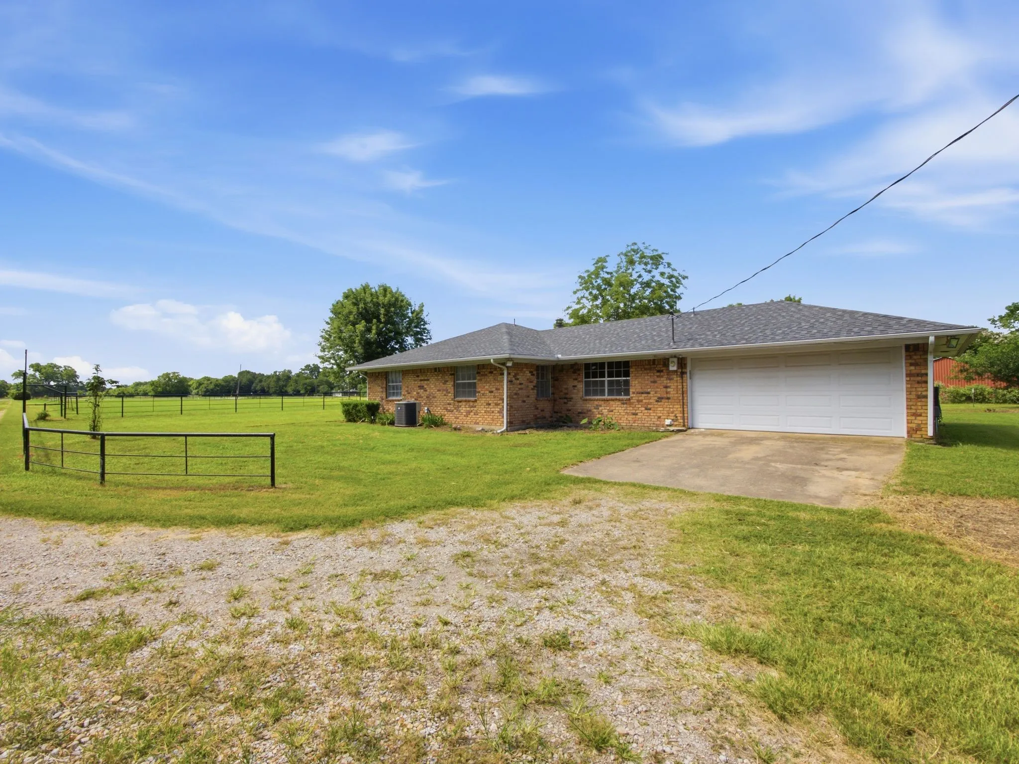 Single Family Residence For Sale in Kaufman County , 180 Davis Road, Combine, Texas 75159, 3 Bedroom, 2 Bathroom, 2 Garage spaces, 1,654 Sqft, built in 1984, mls#21291763, Real Estate Agent in Combine, Homes For Sale in Kaufman county, Homes For Sale in Combine, Realtor in Combine Texas, Real Estate Brokerage Independent Realty Texas, Luminita Cordes Realtor